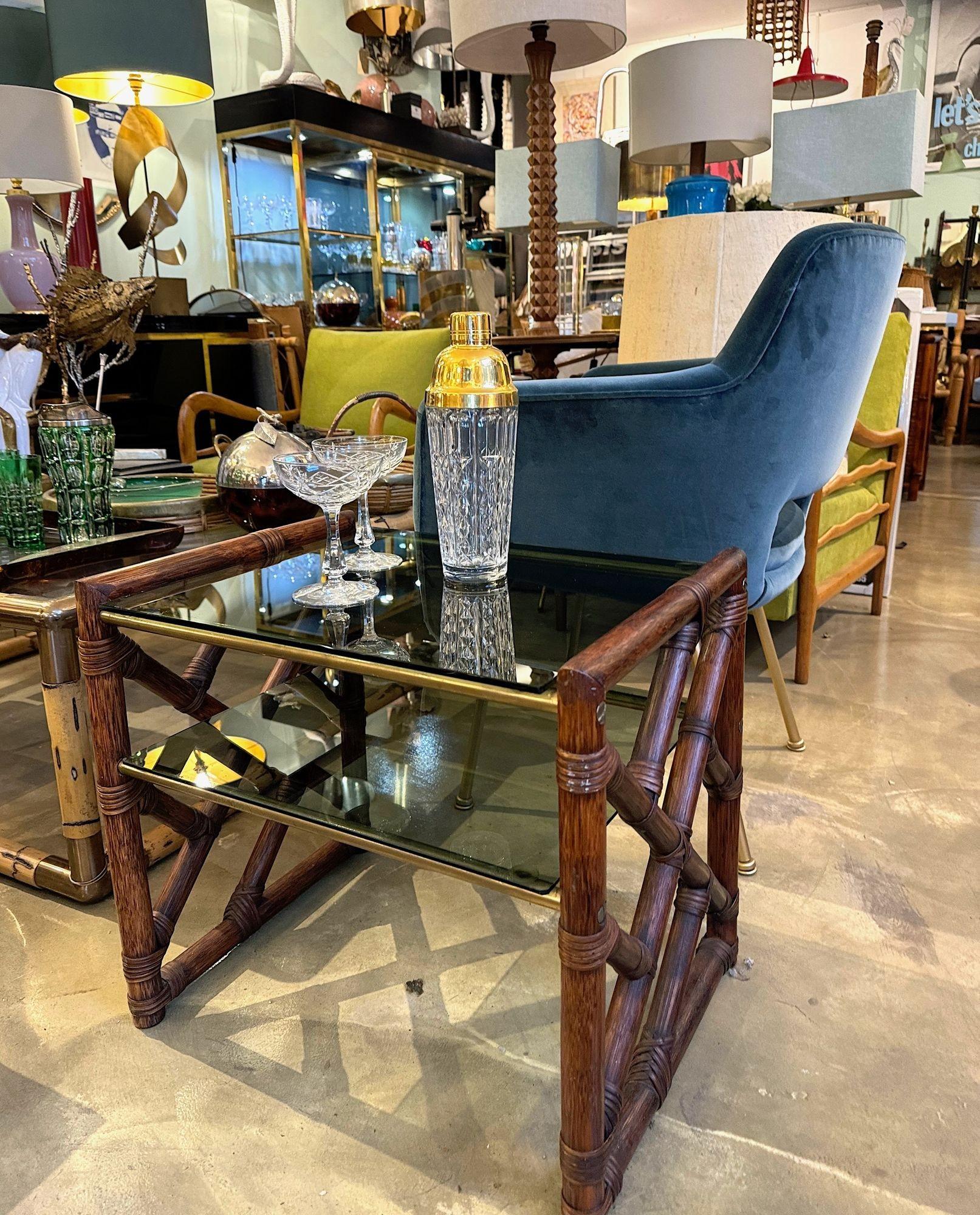 Ein Paar italienische Beistell- oder Nachttische aus Bambus und grünem Rauchglas aus den 1970er Jahren im Angebot 7
