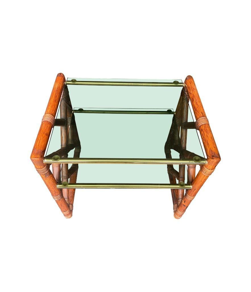 Ein Paar italienische Beistell- oder Nachttische aus Bambus und grünem Rauchglas aus den 1970er Jahren im Angebot 9