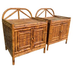 Paire de tables de chevet italiennes des années 1970 en bambou et écailles de tortue avec deux portes