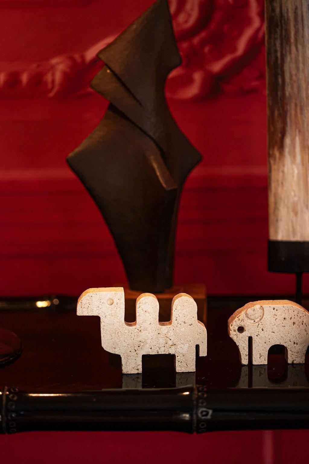 A pair of Italian 1970s travertine elephants by Fratelli Mannelli 7