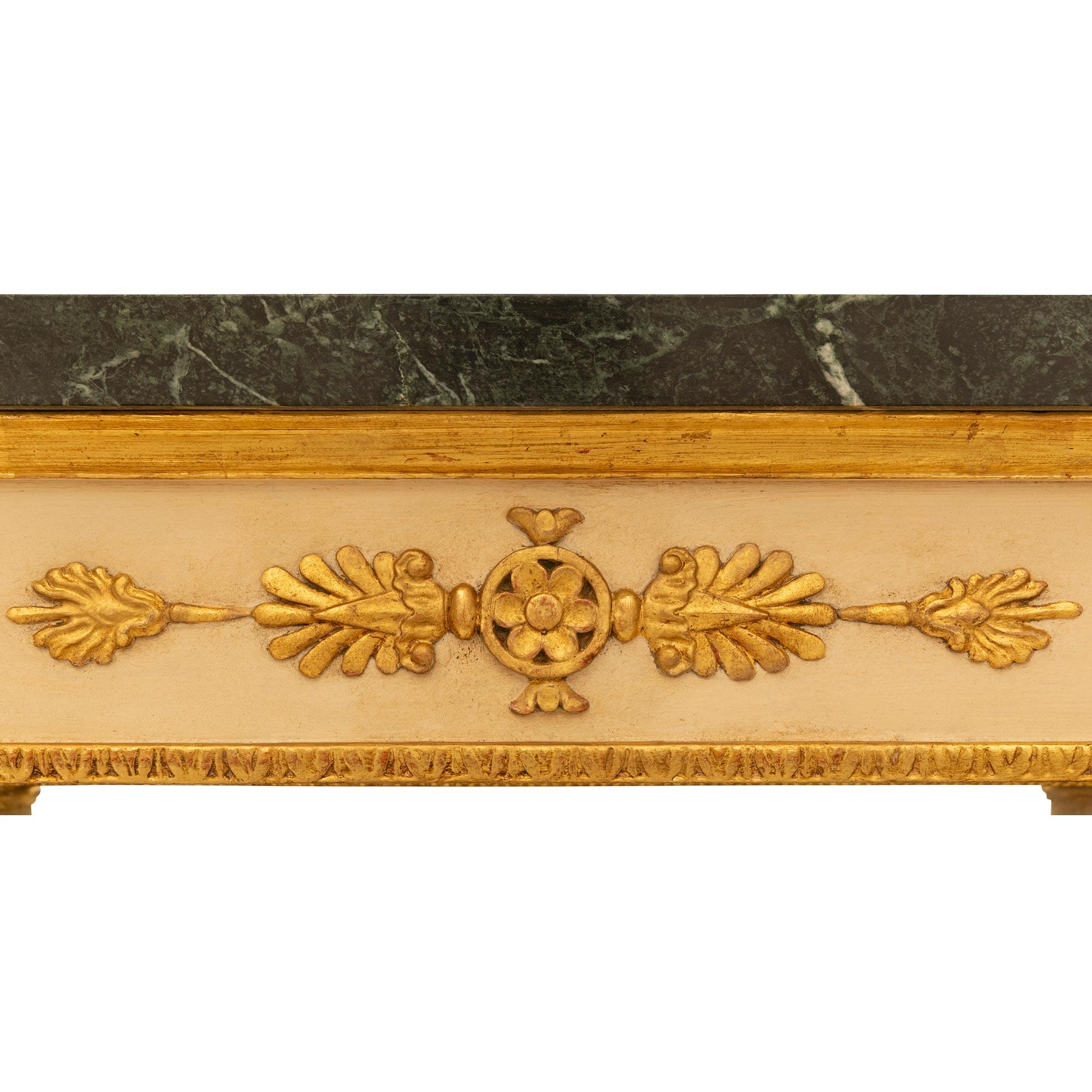 Bois doré Paire de consoles néoclassiques italiennes du 19e siècle en bois doré en vente
