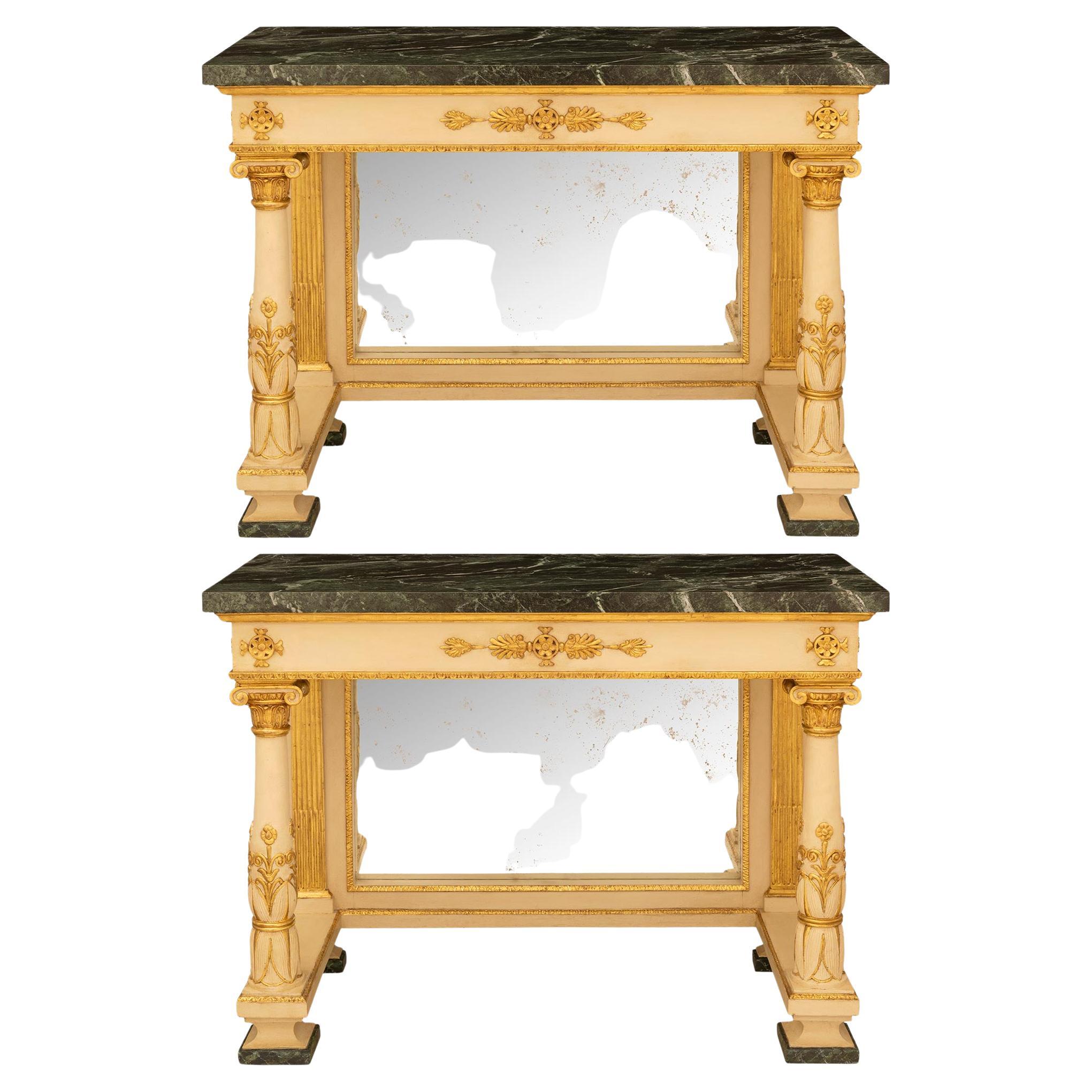 Paire de consoles néoclassiques italiennes du 19e siècle en bois doré