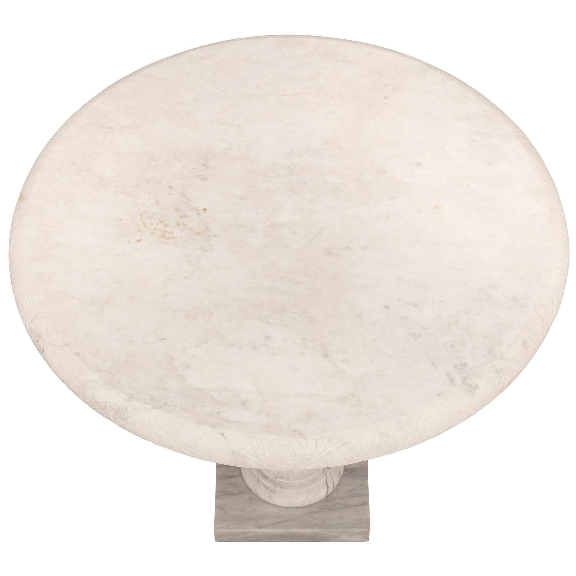 A pair of Italian 19th century Neo-Classical st. Carrara marble center tables For Sale 4