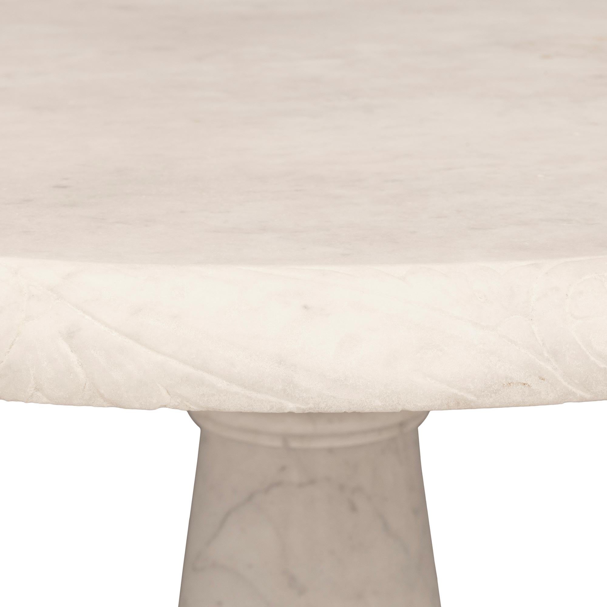 A pair of Italian 19th century Neo-Classical st. Carrara marble center tables In Good Condition For Sale In West Palm Beach, FL