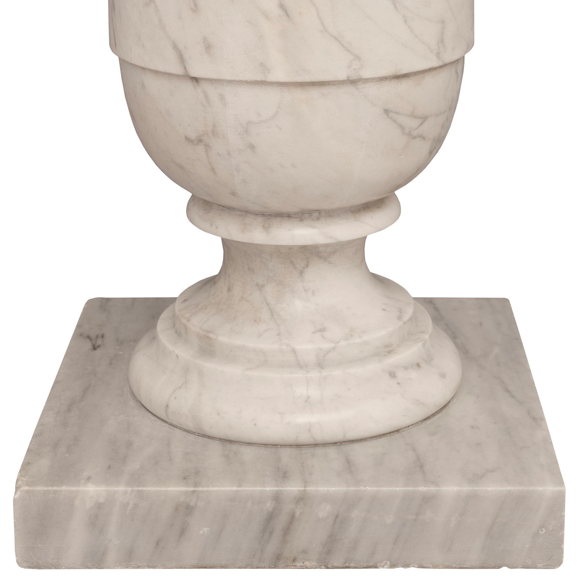 A pair of Italian 19th century Neo-Classical st. Carrara marble center tables For Sale 3