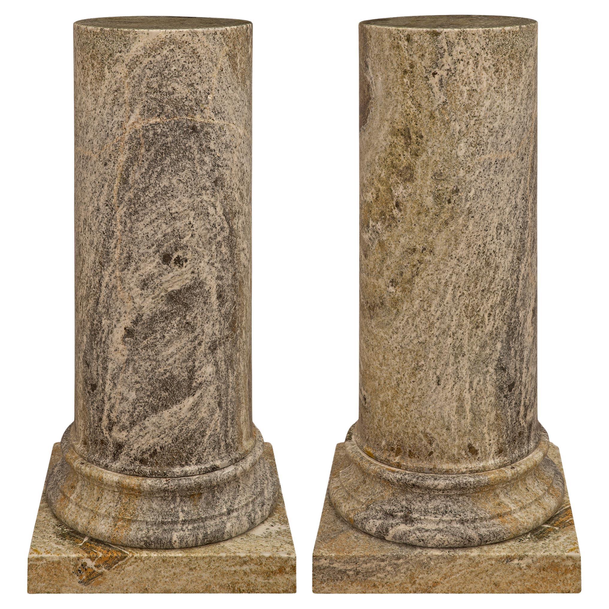 Paire de colonnes italiennes en marbre gris du 19ème siècle de Toronto
