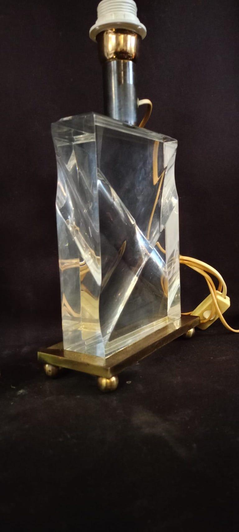 Mid-Century Modern Paire de lampes de table italiennes en lucite des années 70 en vente