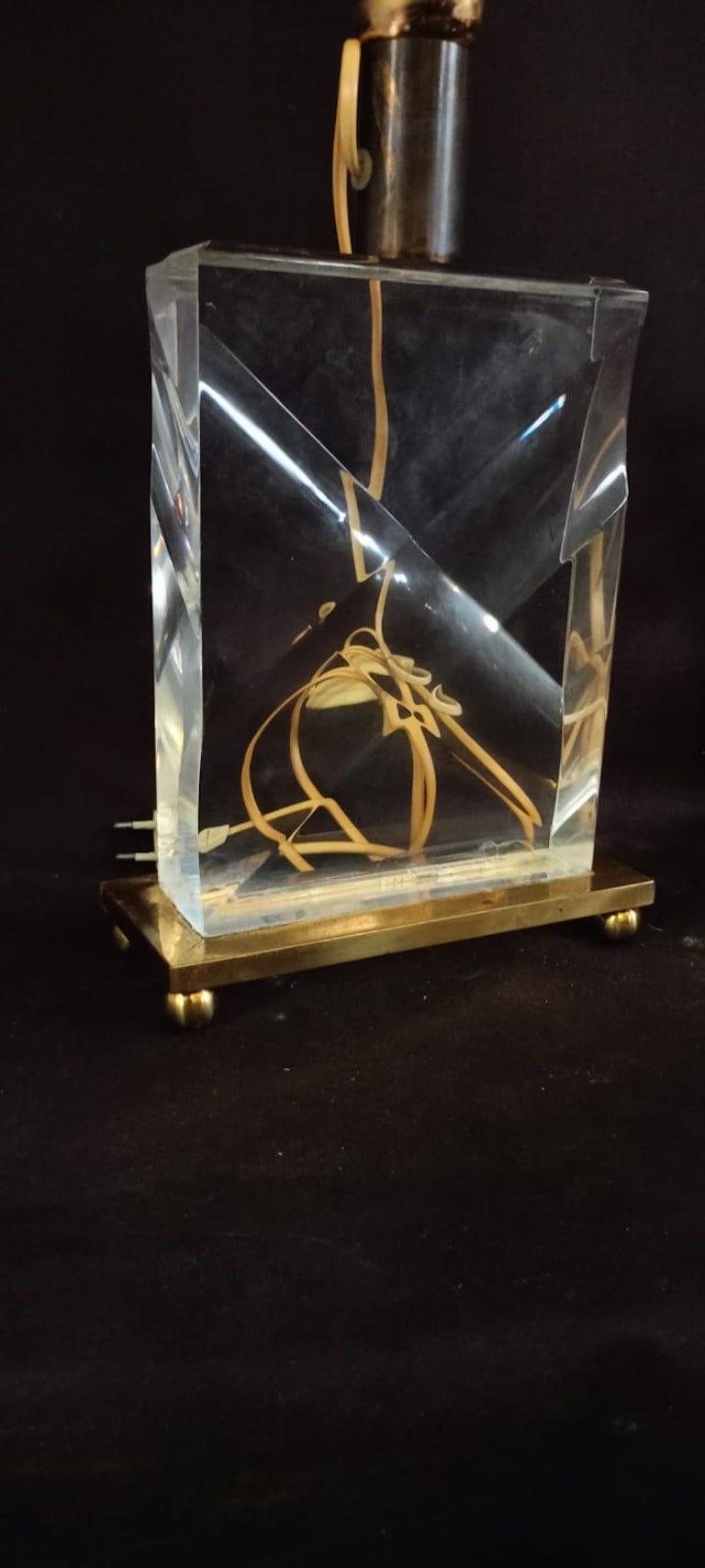 Autre Paire de lampes de table italiennes en lucite des années 70 en vente