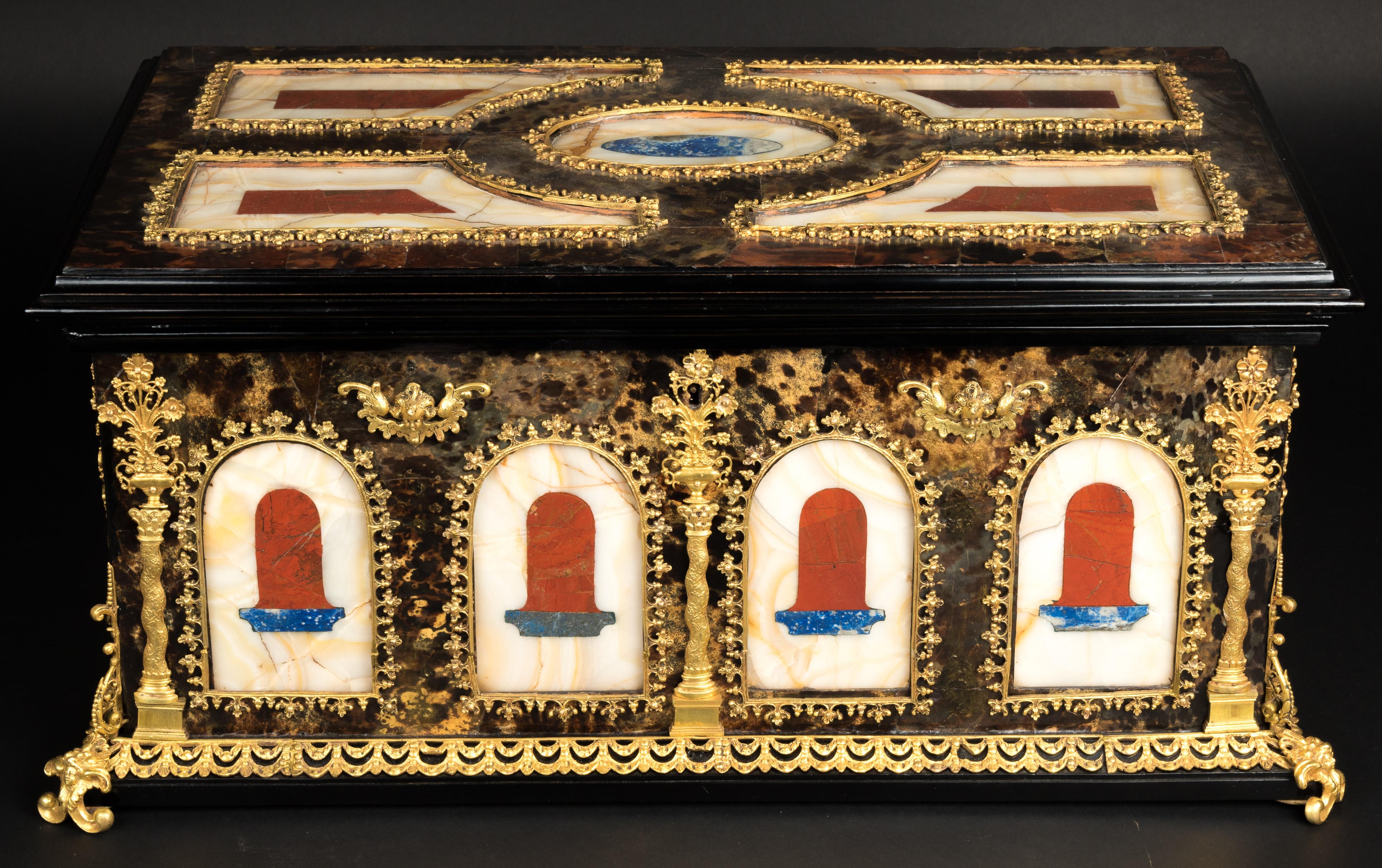 A pair of Italian boxes in marble and bronze covered in tortoiseshell, circa 1860.
The boxes are finely chiseled in bronze gilded and inlaid with Lapis Lazuli which is a deep blue matamorphic rock used as a semi-precious stone.
