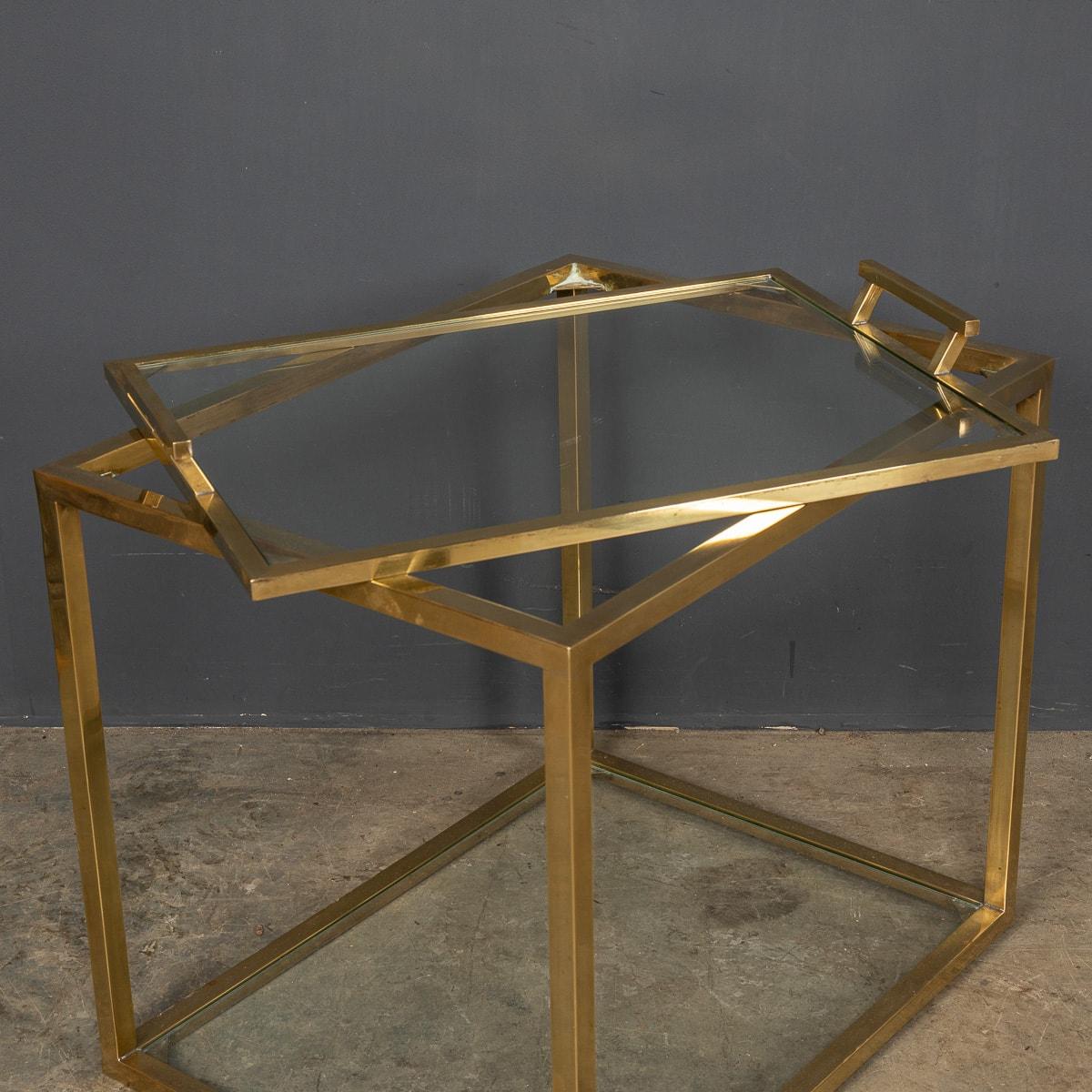 Pair of Italian Brass Side Tables with Removable Trays, circa 1970 For Sale 3