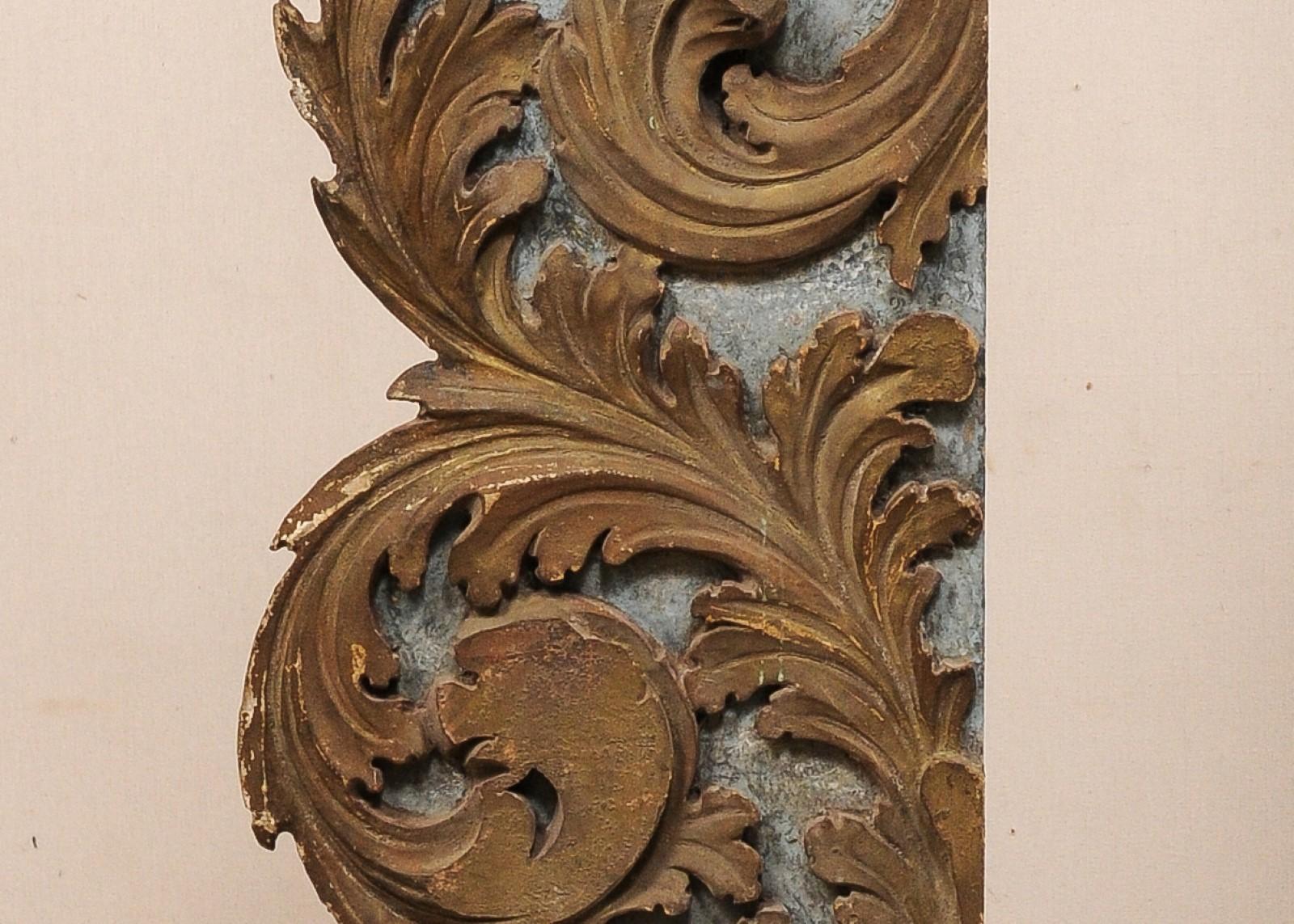 Pair of Italian Carved-Wood Architectural Acanthus Leaf Fragments In Good Condition In Atlanta, GA