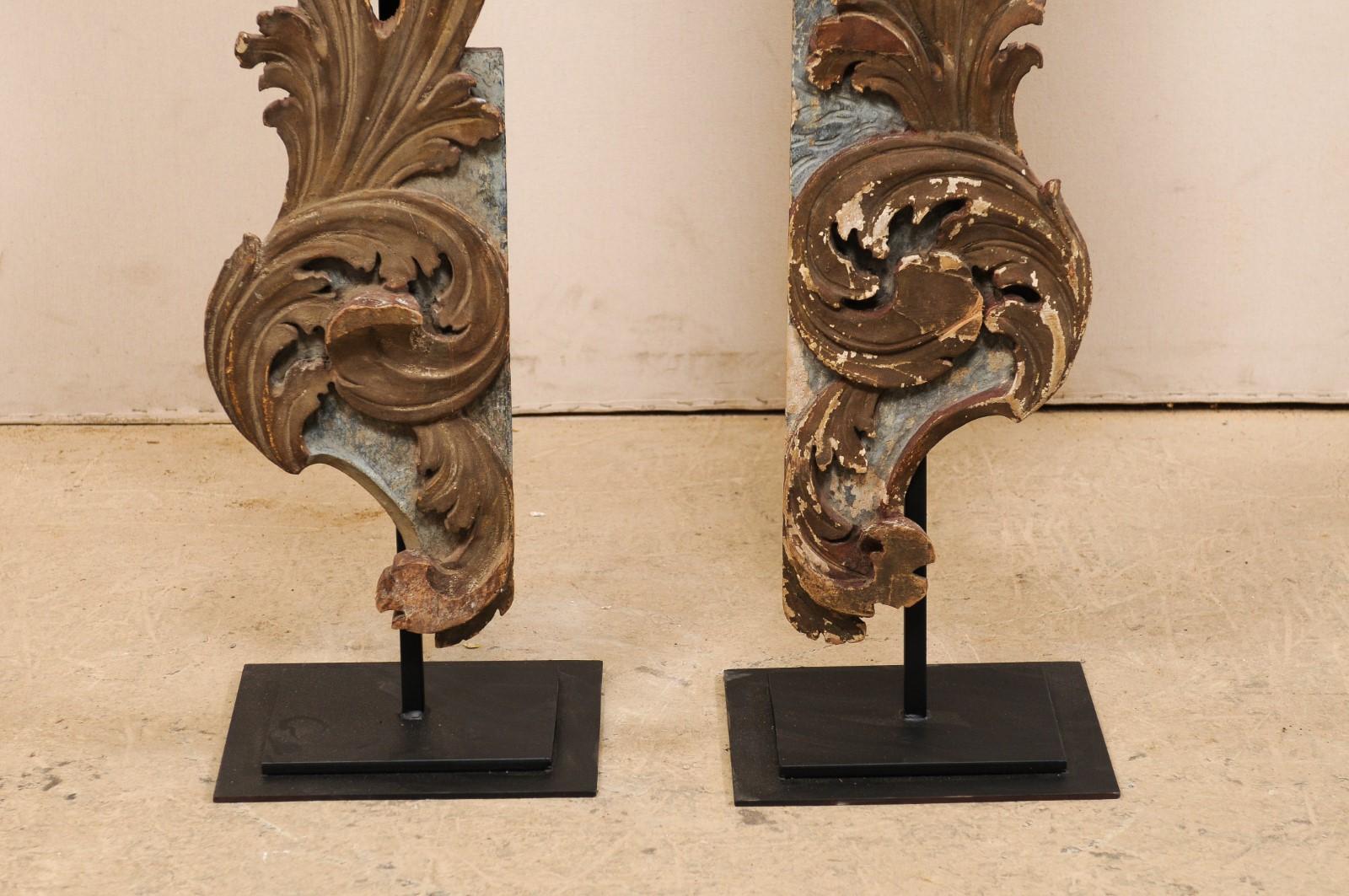 Pair of Italian Carved-Wood Architectural Acanthus Leaf Fragments 2