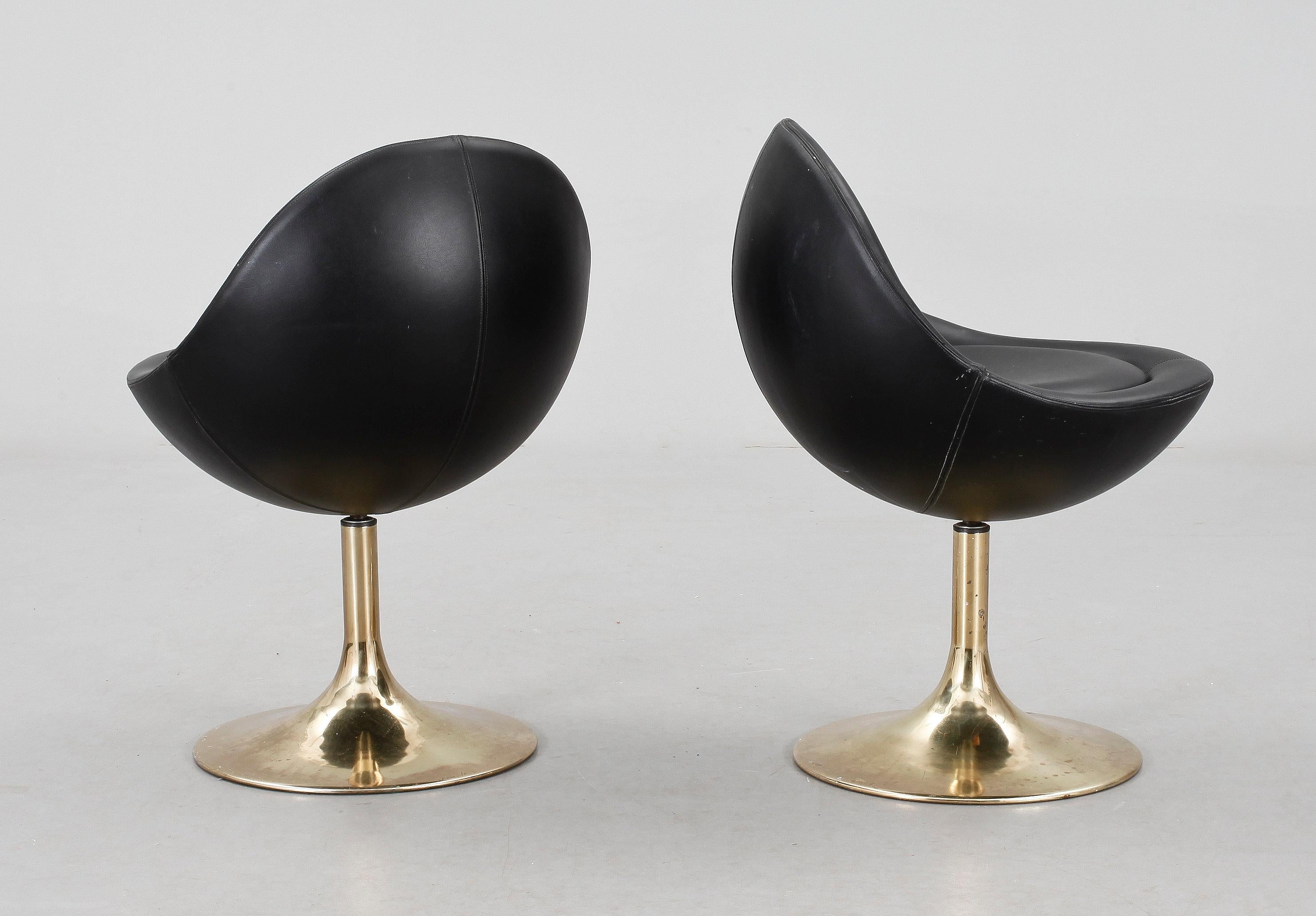 Mid-Century Modern Pair of Italian Chair simili leather on Brass Base, Italy, 1970s For Sale