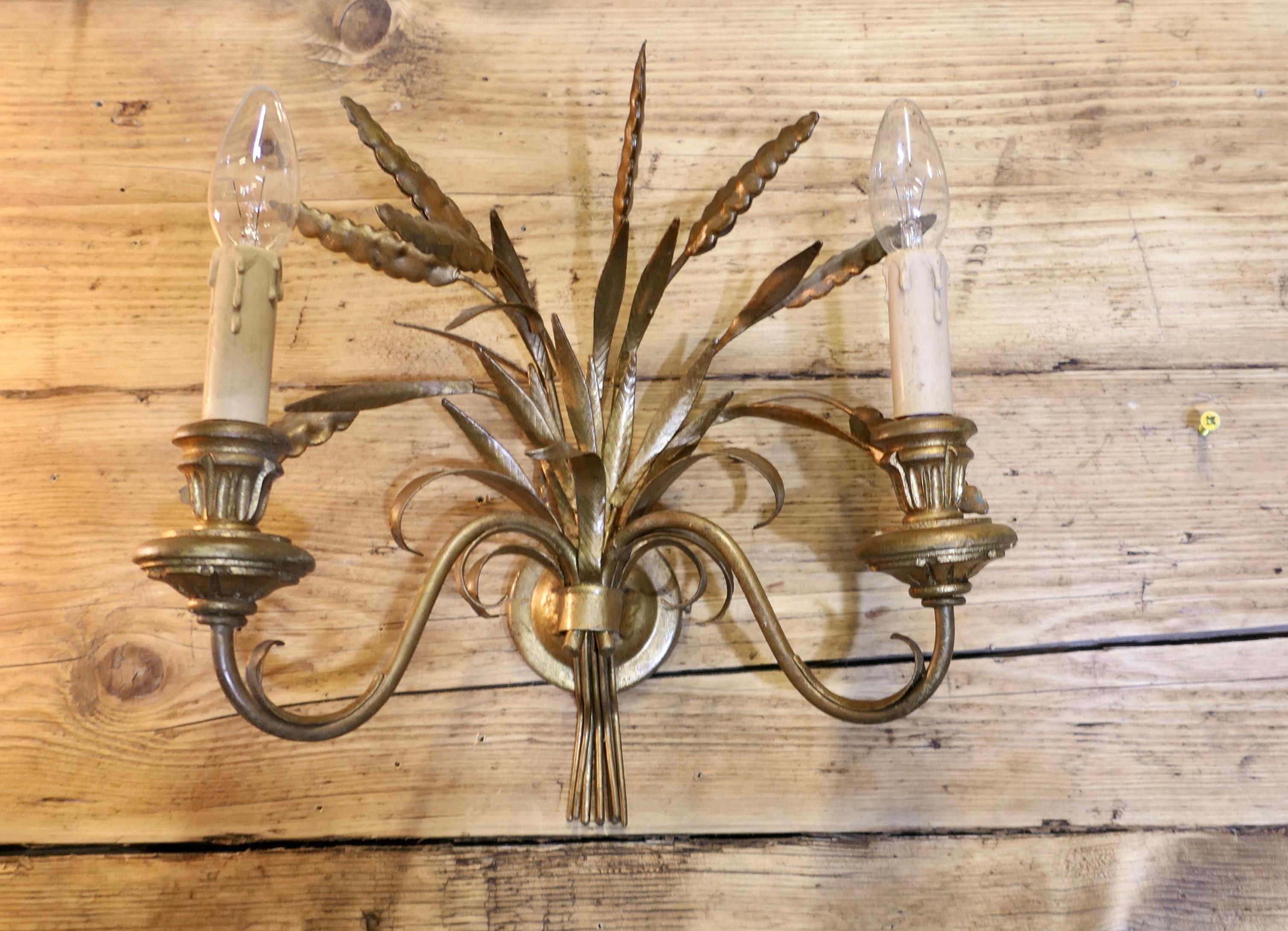 Pareja de apliques italianos Ciani con diseño de orejas de trigo en Bueno estado para la venta en Godshill, Isle of Wight