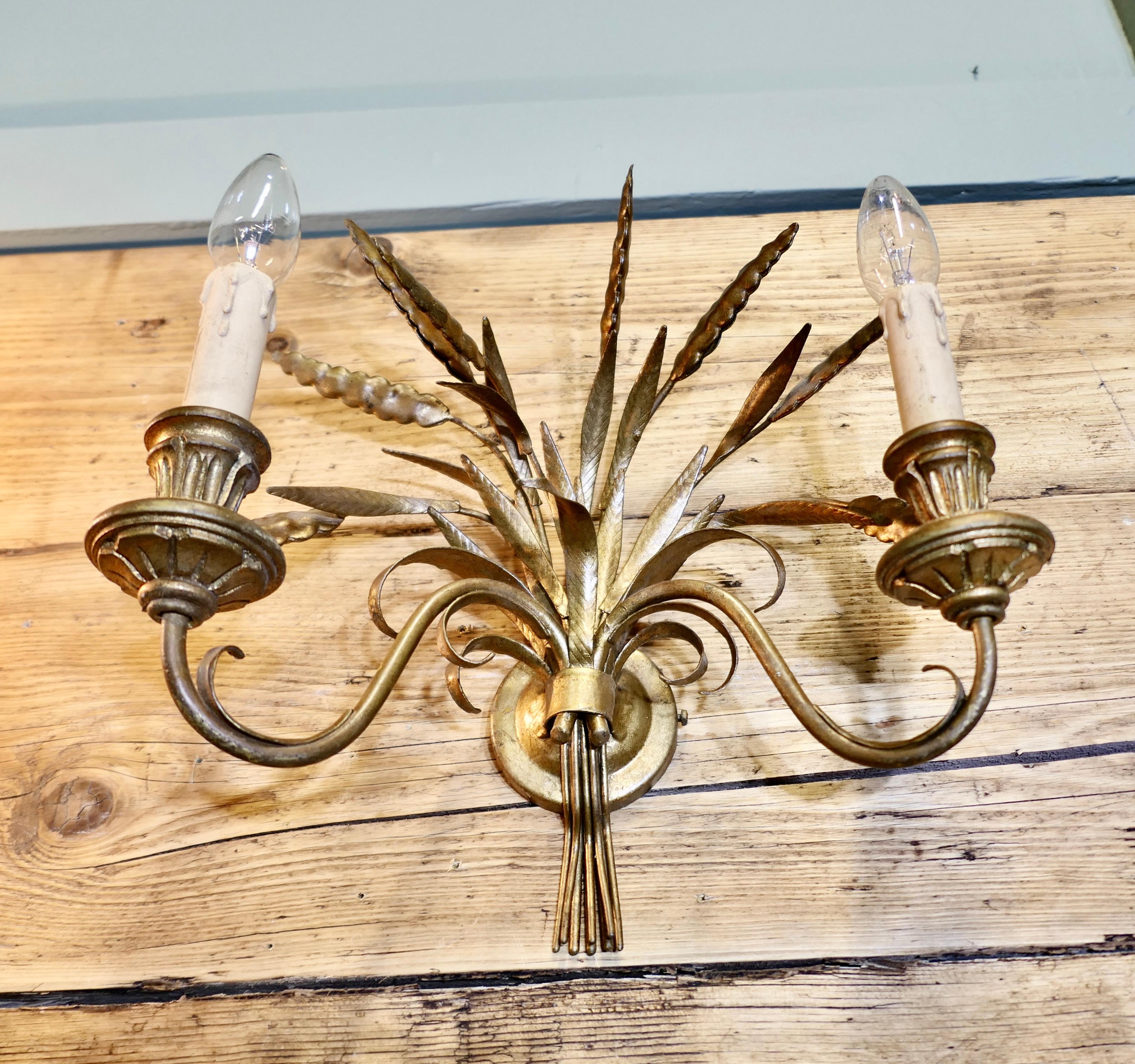 Pareja de apliques italianos Ciani con diseño de orejas de trigo Estaño en venta