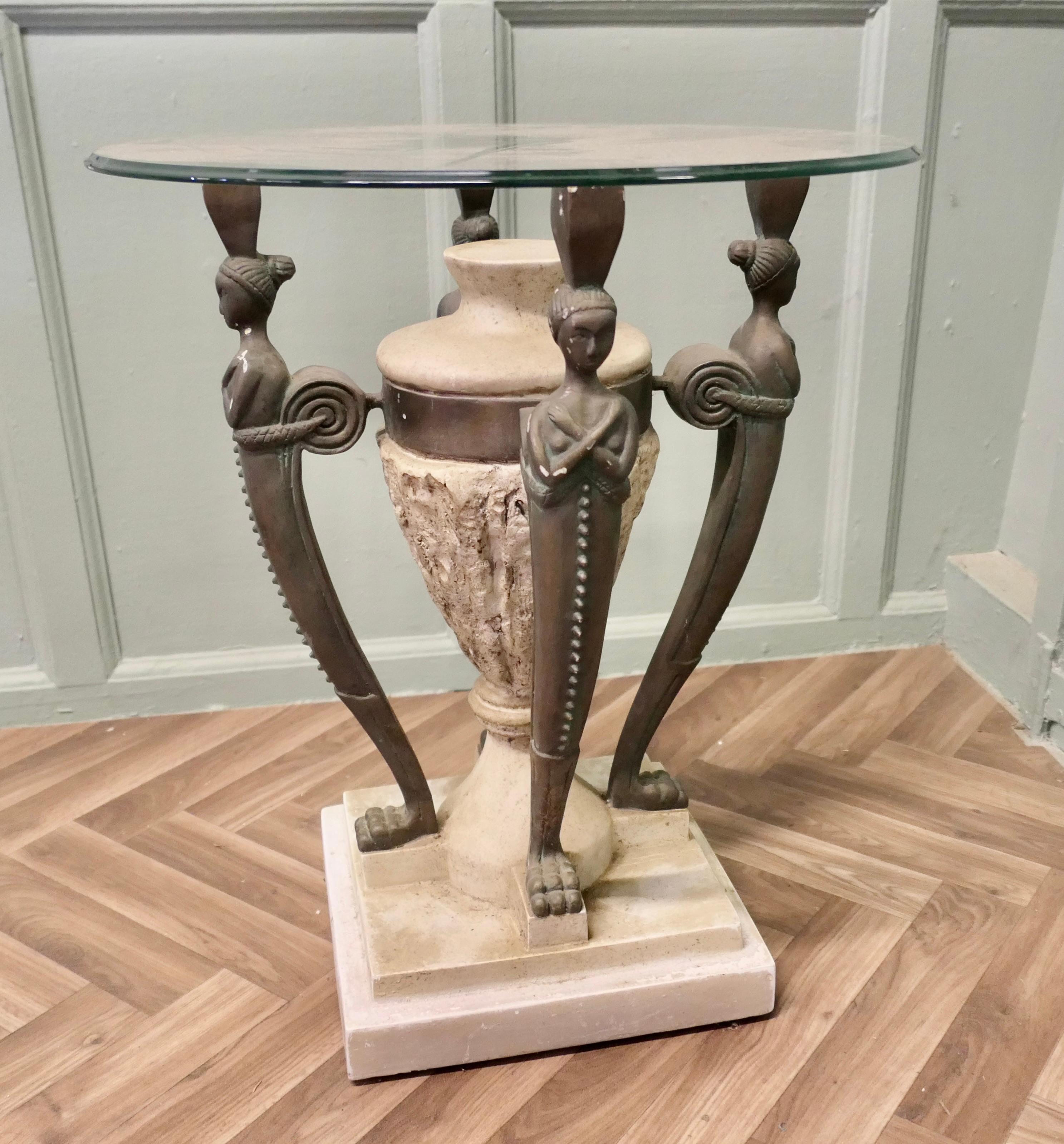 Une paire de  Tables d'appoint de style classique italien Bon état - En vente à Godshill, Isle of Wight