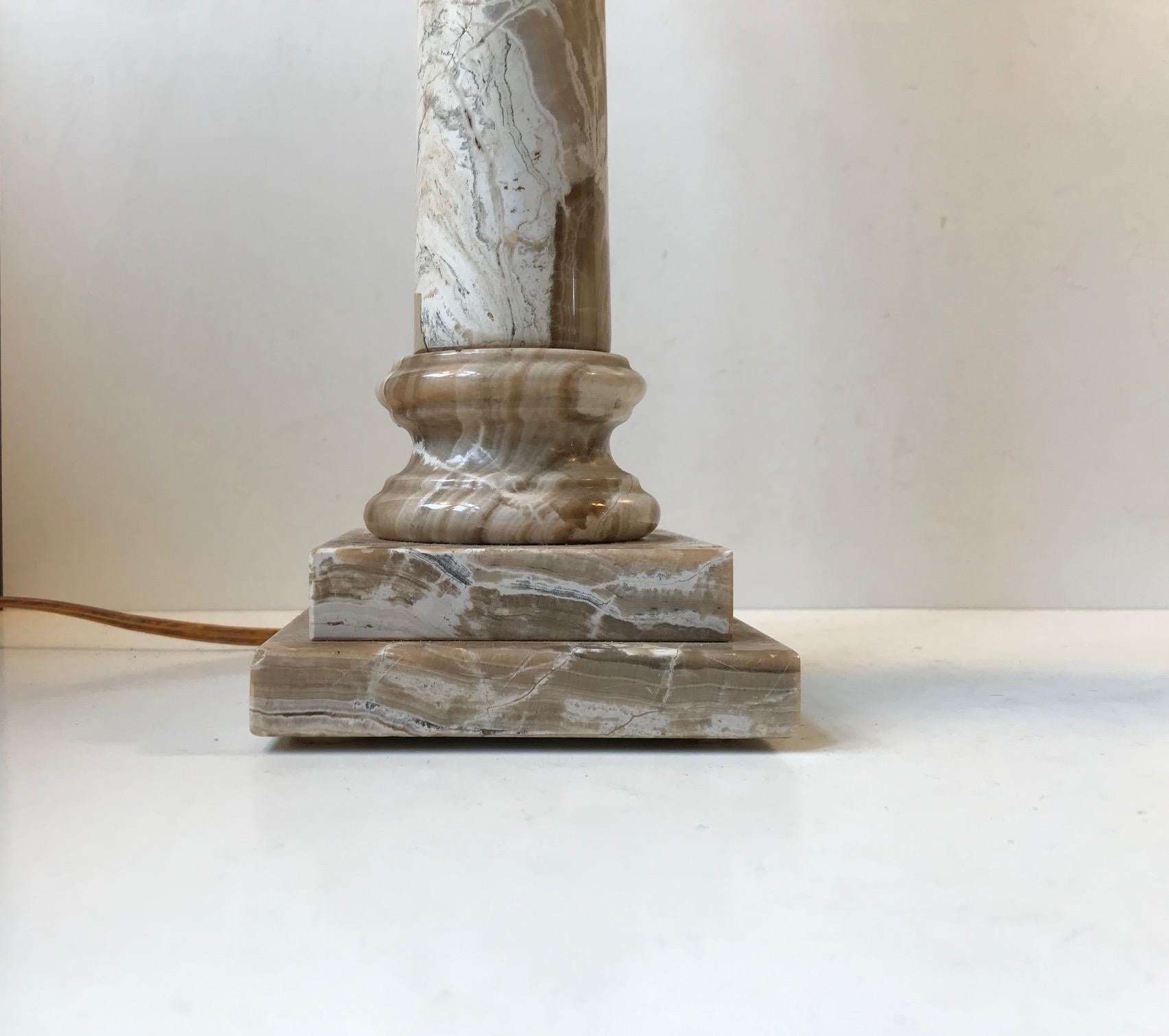 Late 20th Century Pair of Italian Column Table Lights in Onyx Marble, 1970s For Sale