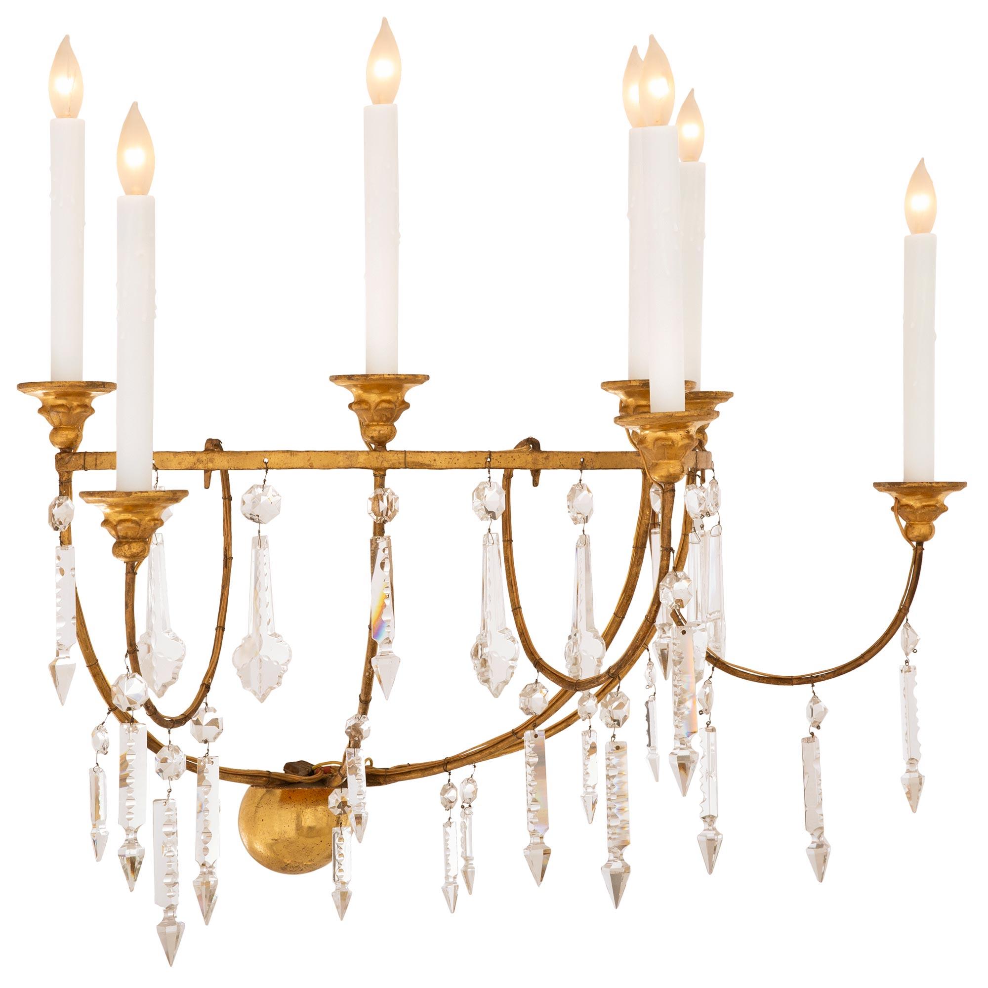 Zwei italienische Wandleuchter aus Giltwood und vergoldetem Metall, Louis XVI, frühes 19. (Louis XVI.) im Angebot