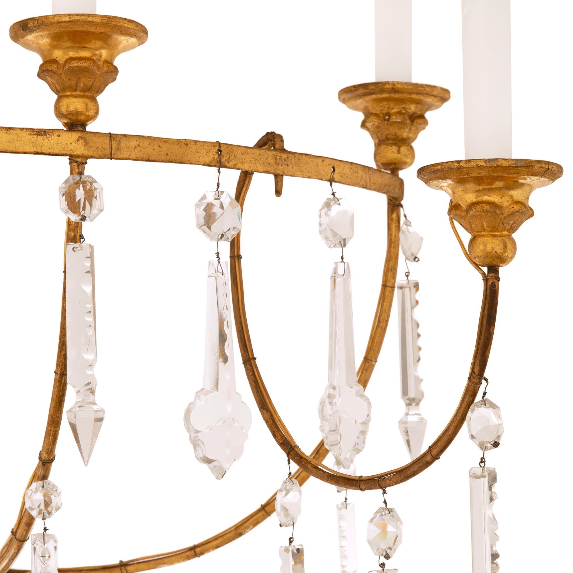 Zwei italienische Wandleuchter aus Giltwood und vergoldetem Metall, Louis XVI, frühes 19. (Vergoldet) im Angebot