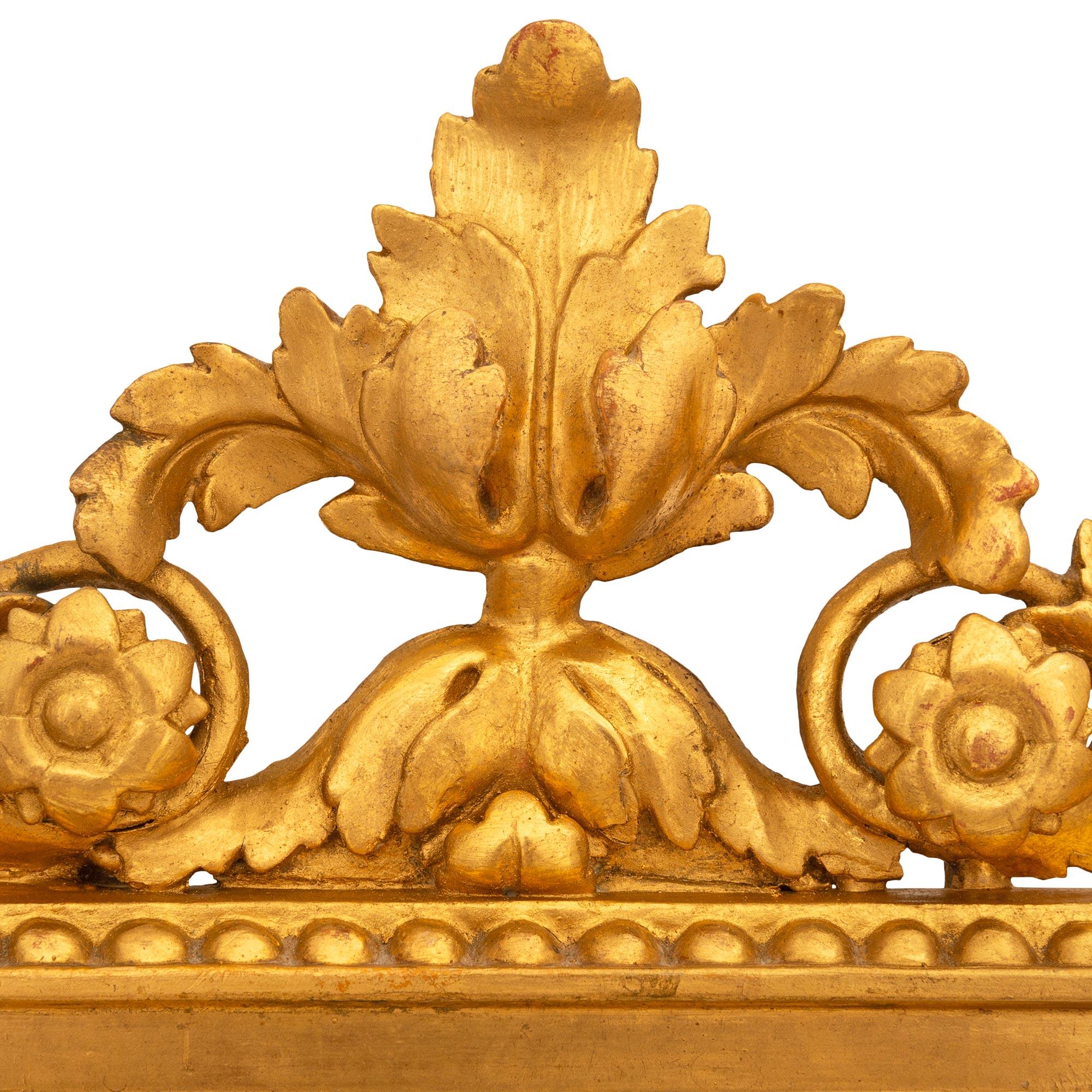 Ein Paar italienische Spiegel aus dem frühen 19. Jahrhundert aus Louis XVI, patiniert und Giltwood im Zustand „Gut“ im Angebot in West Palm Beach, FL