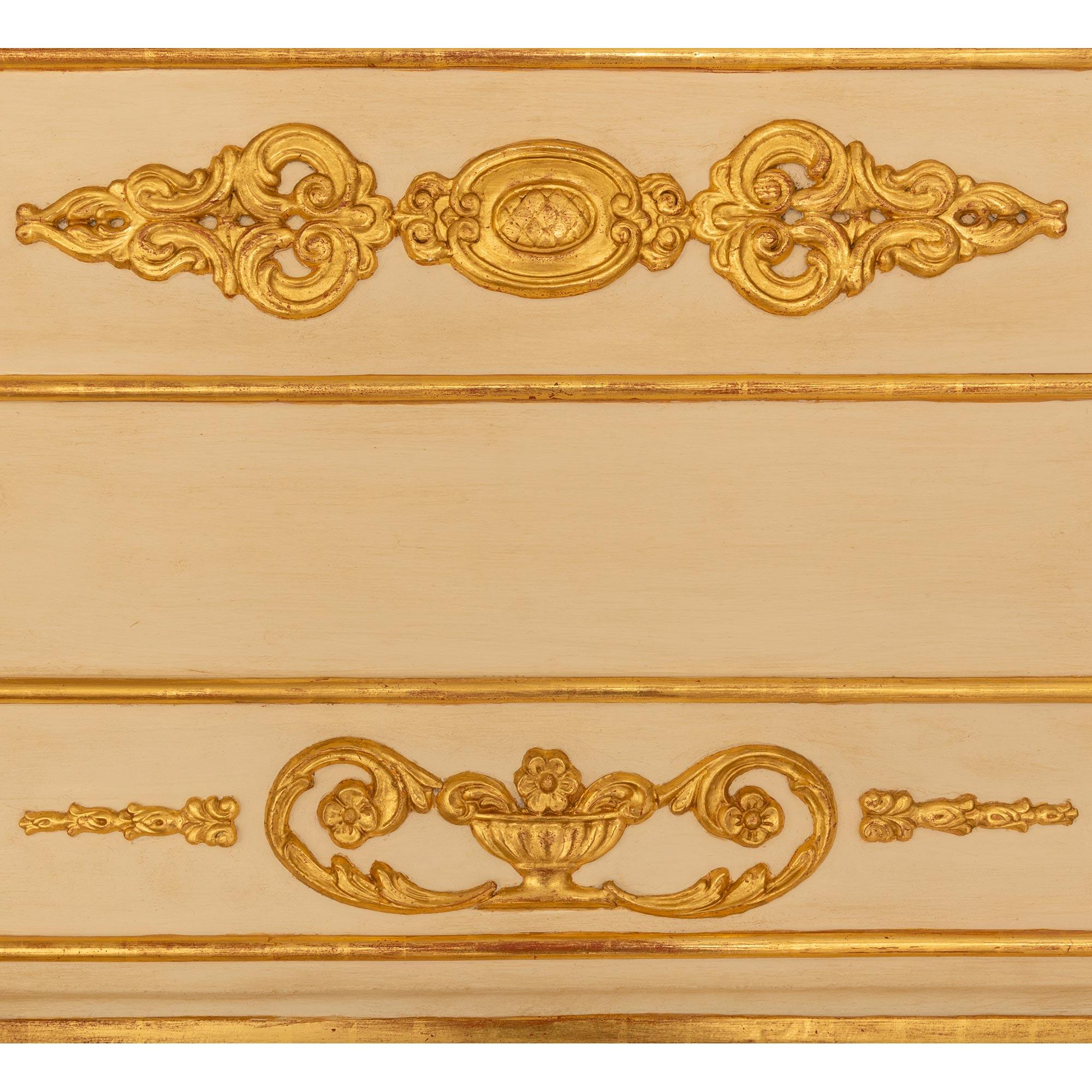 Ein Paar italienische Louis XVI st patiniert Giltwood Trumeau aus dem frühen 19. (19. Jahrhundert) im Angebot