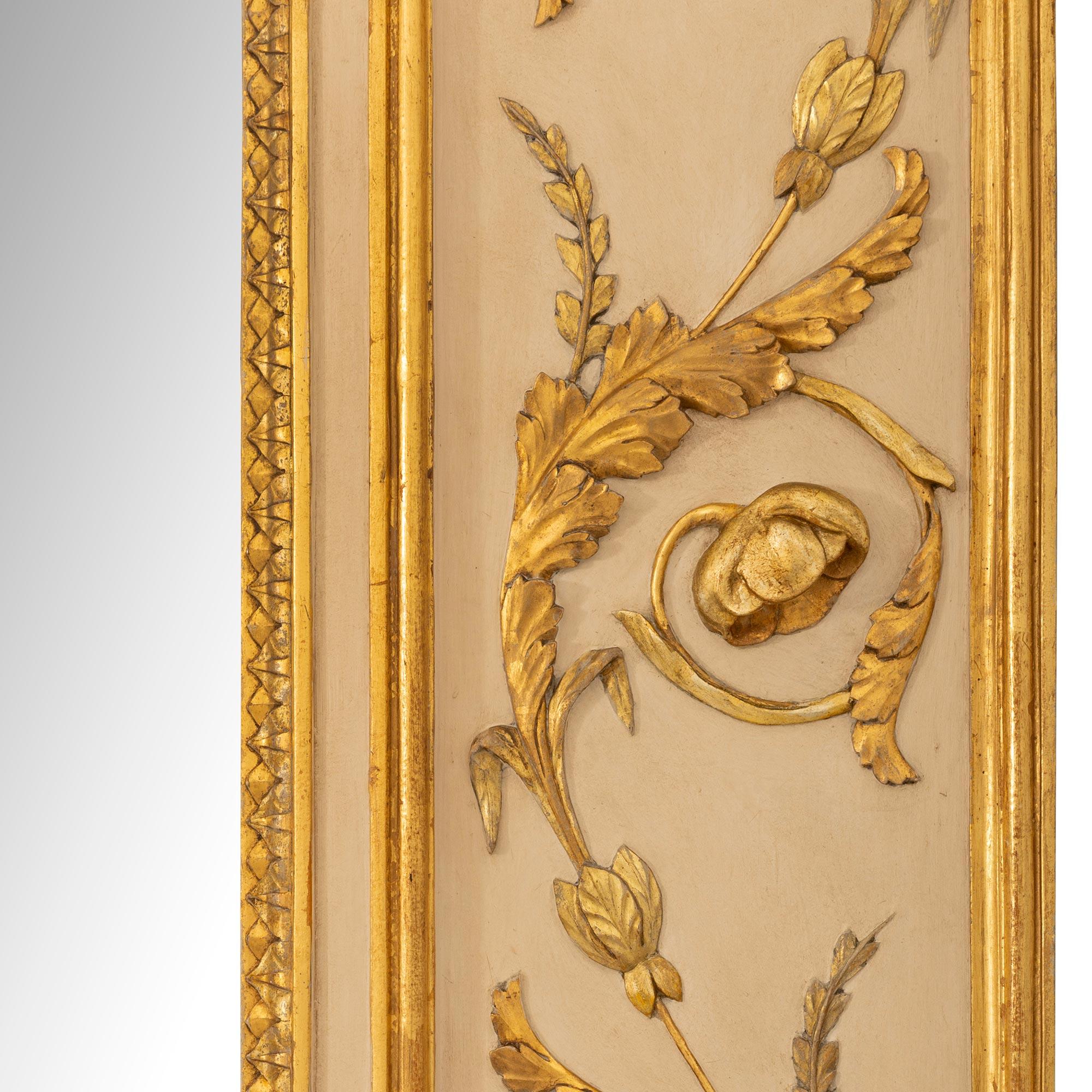 Giltwood A pair of Italian early 19th century Neo-classical mirrors For Sale