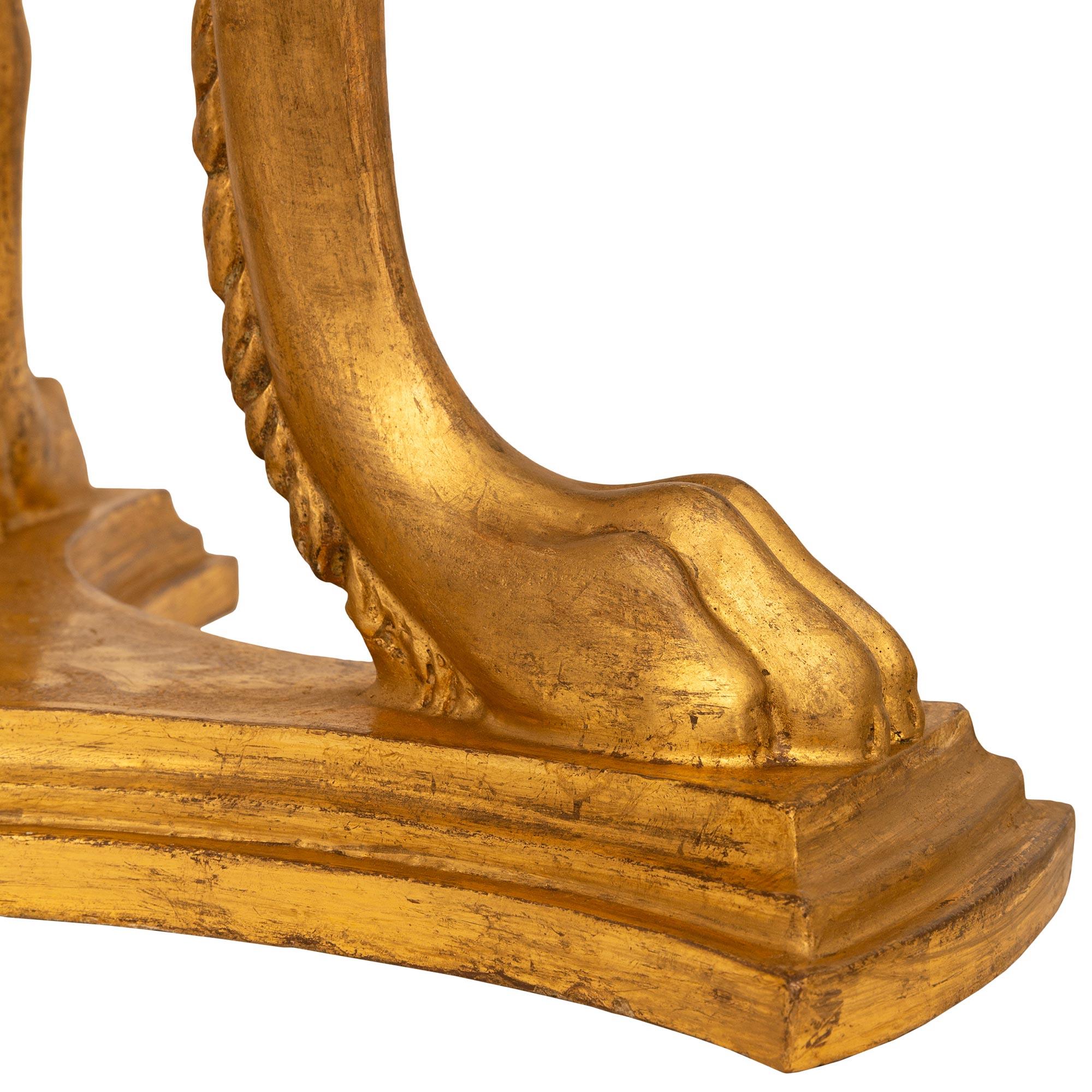 Ein Paar italienischer neoklassizistischer Sockel aus Giltwood und Glas aus dem frühen 19. im Angebot 4