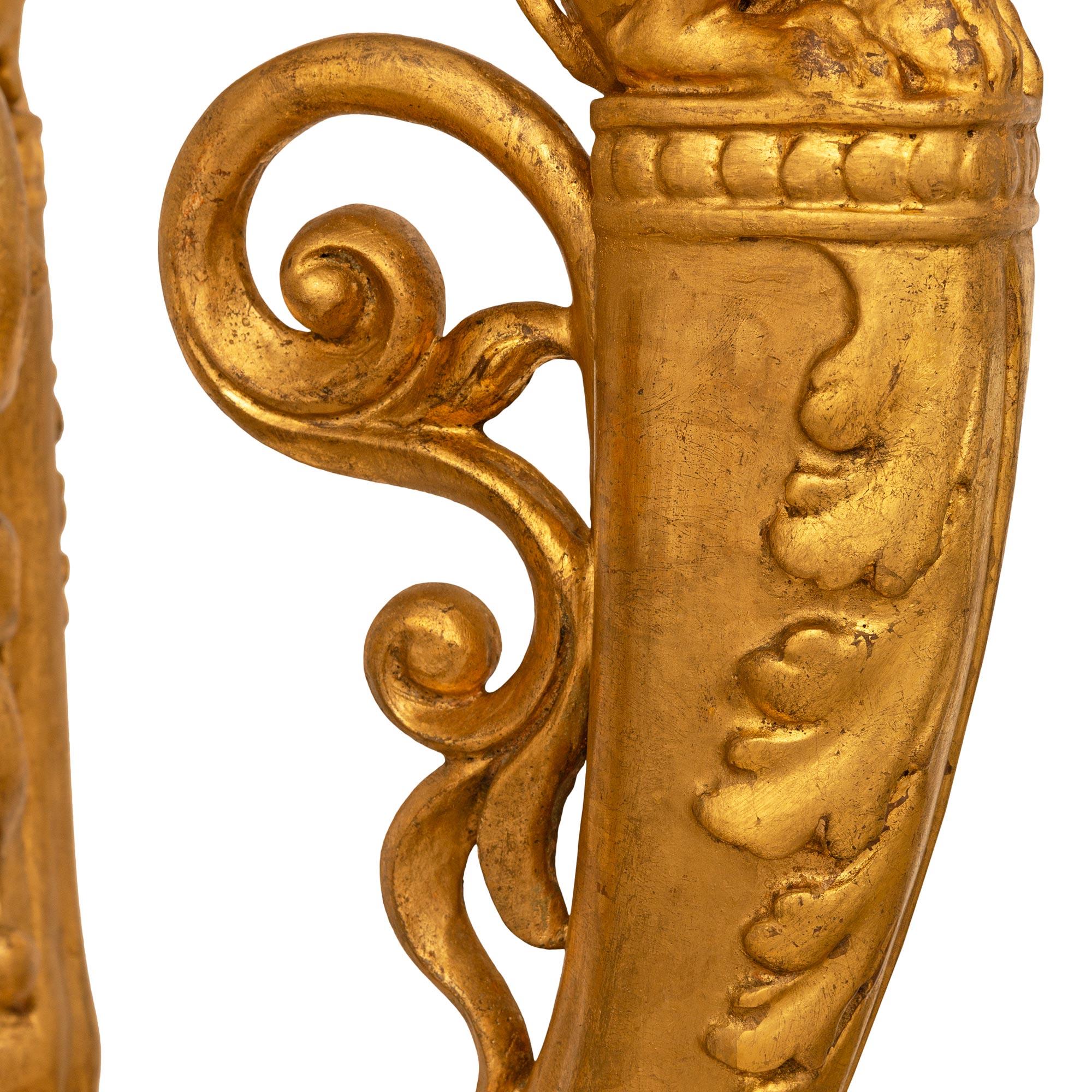 Ein Paar italienischer neoklassizistischer Sockel aus Giltwood und Glas aus dem frühen 19. im Angebot 2