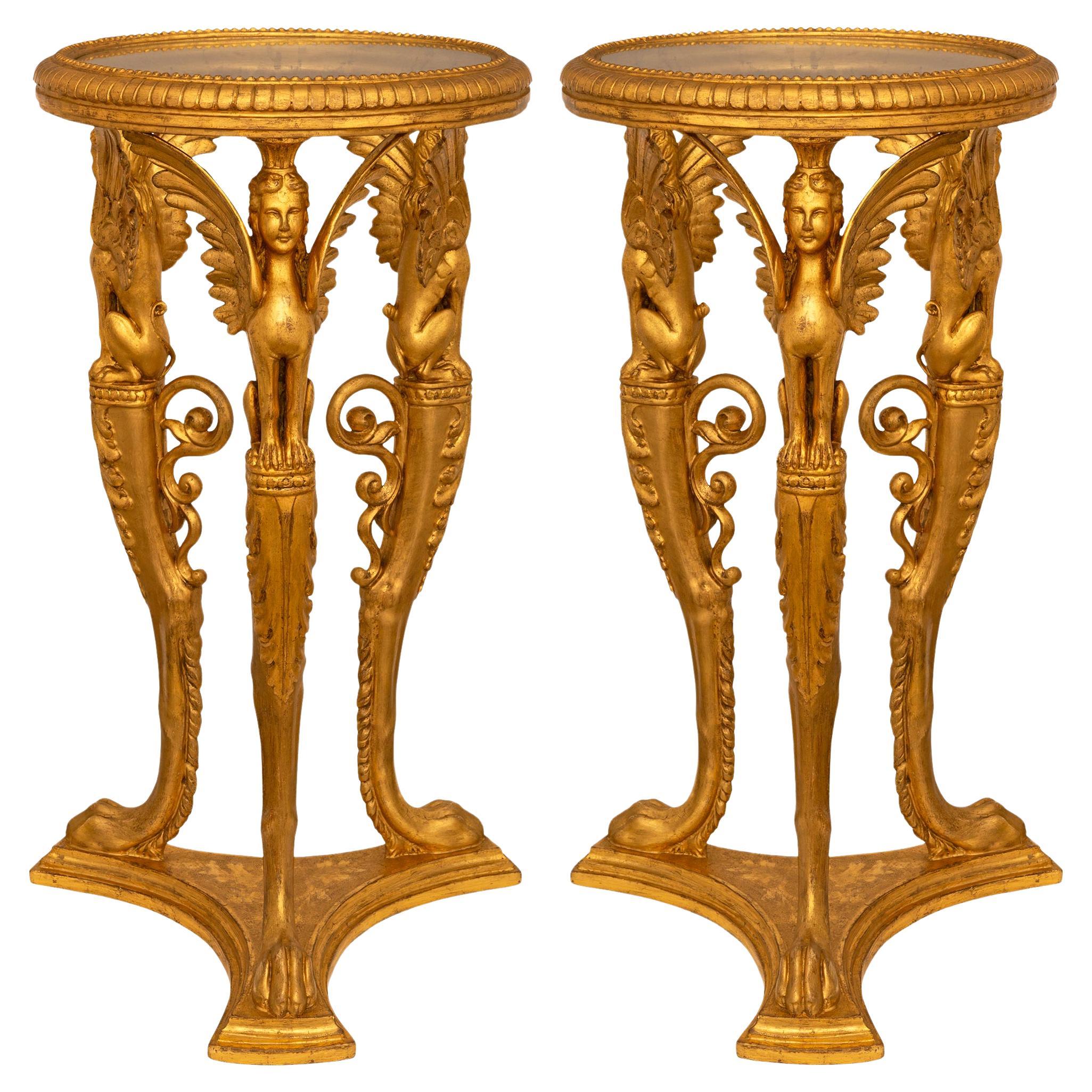 Ein Paar italienischer neoklassizistischer Sockel aus Giltwood und Glas aus dem frühen 19.