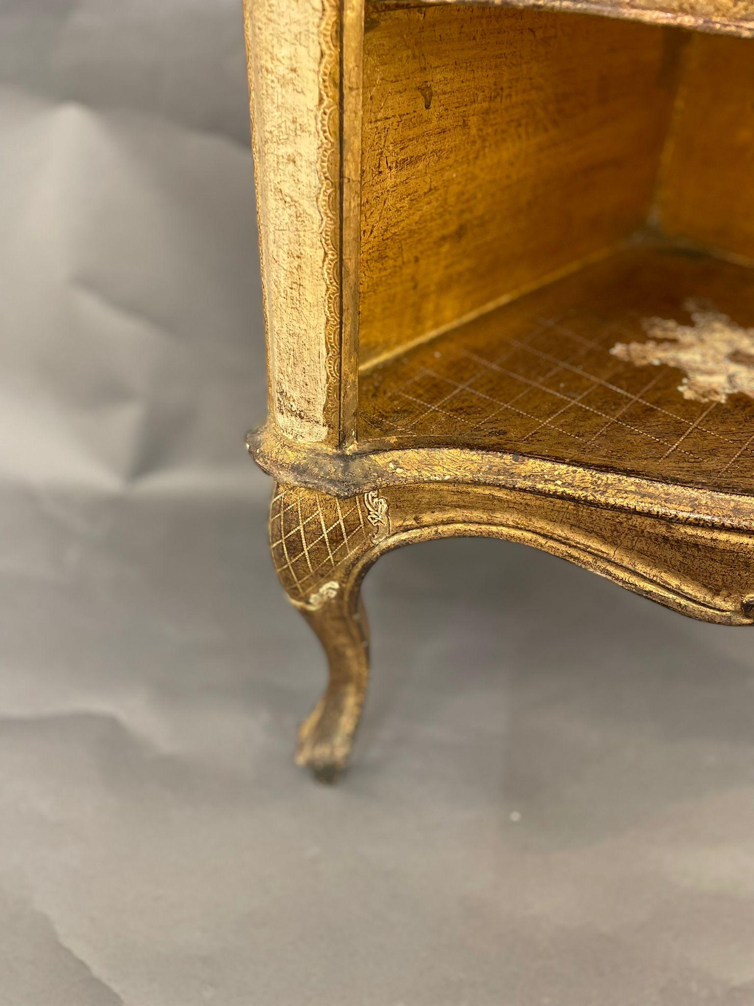 Pair of Italian Florentine Corner Console Side Table, circa 1940s In Good Condition For Sale In London, GB