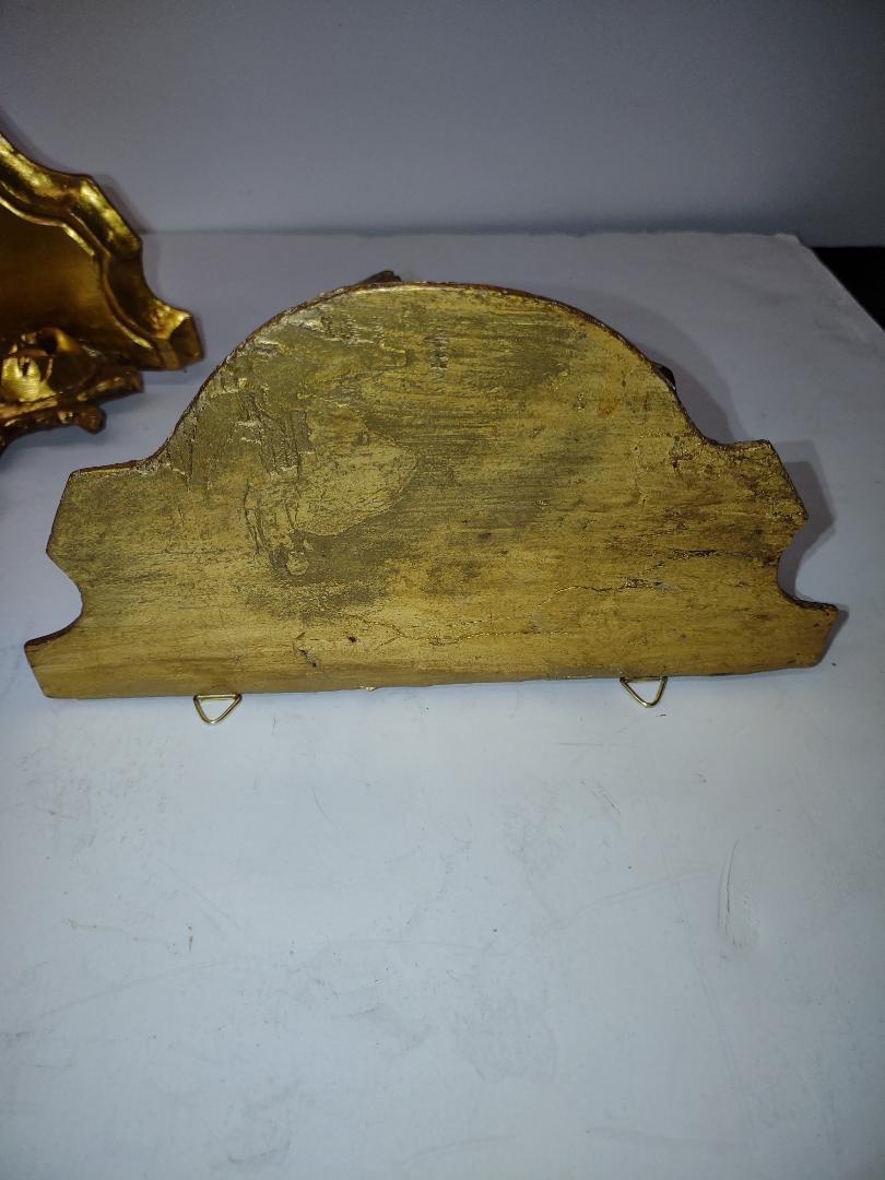 Pareja de estanterías ménsulas de pared italianas de madera dorada de estilo rococó Rococó