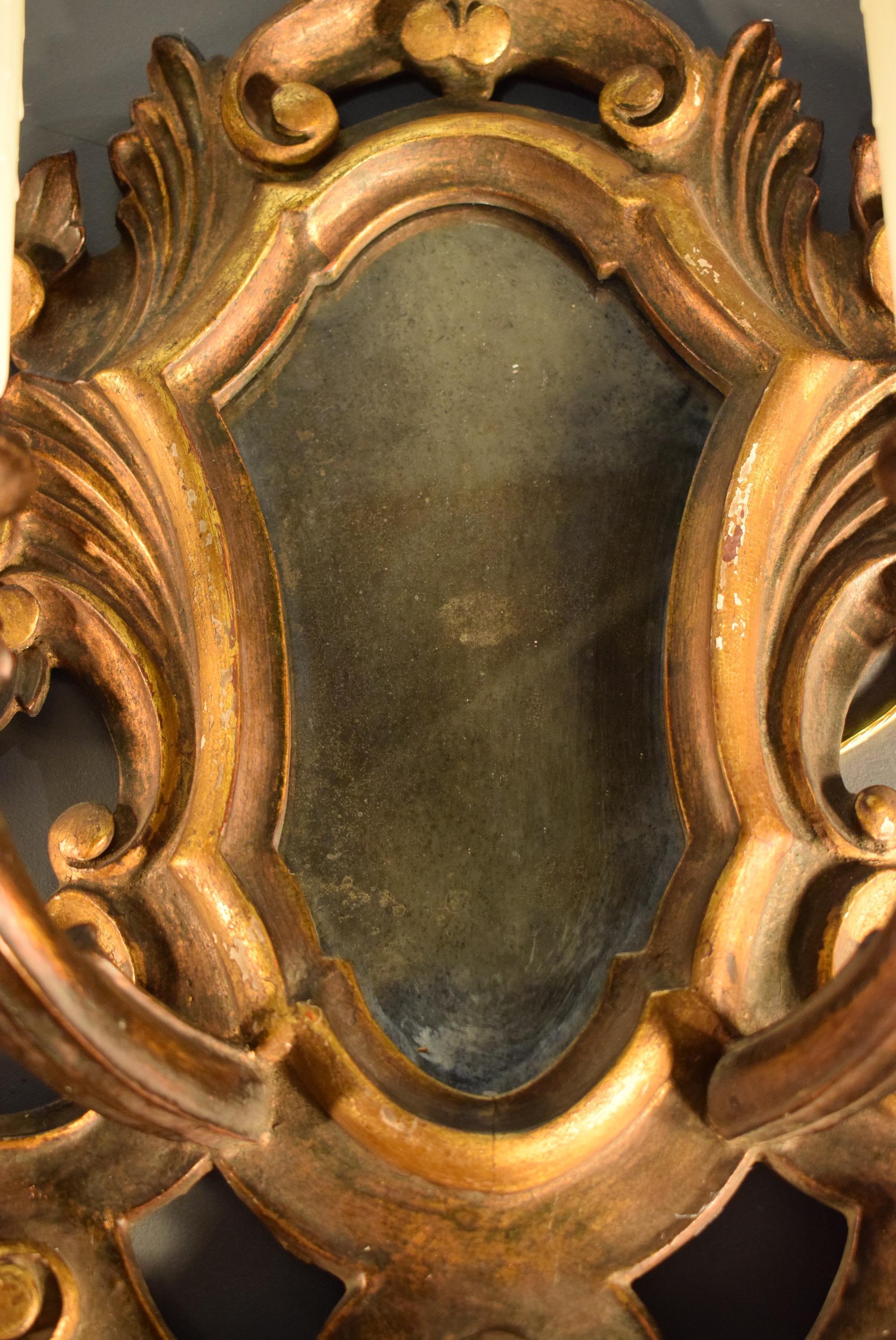 Pareja de apliques italianos de madera dorada. circa, 1920 principios del siglo XX en venta