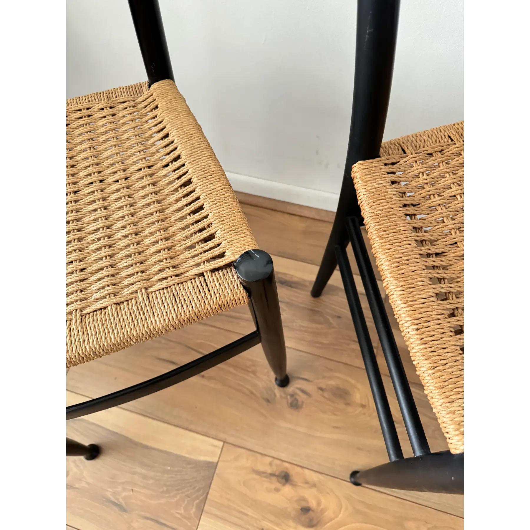 A Pair of Italian Ladder Back Rope Seat Chairs in Style of Chiavari Spinetto im Zustand „Gut“ im Angebot in Elkton, MD