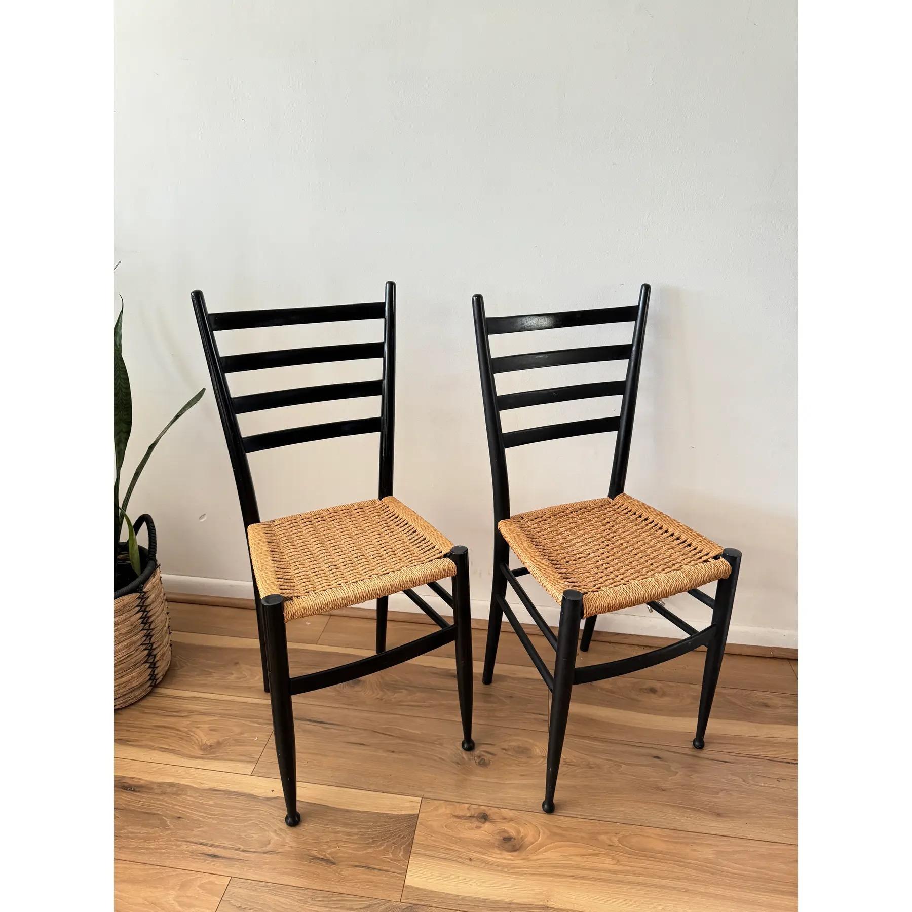 A Pair of Italian Ladder Back Rope Seat Chairs in Style of Chiavari Spinetto (Seil) im Angebot