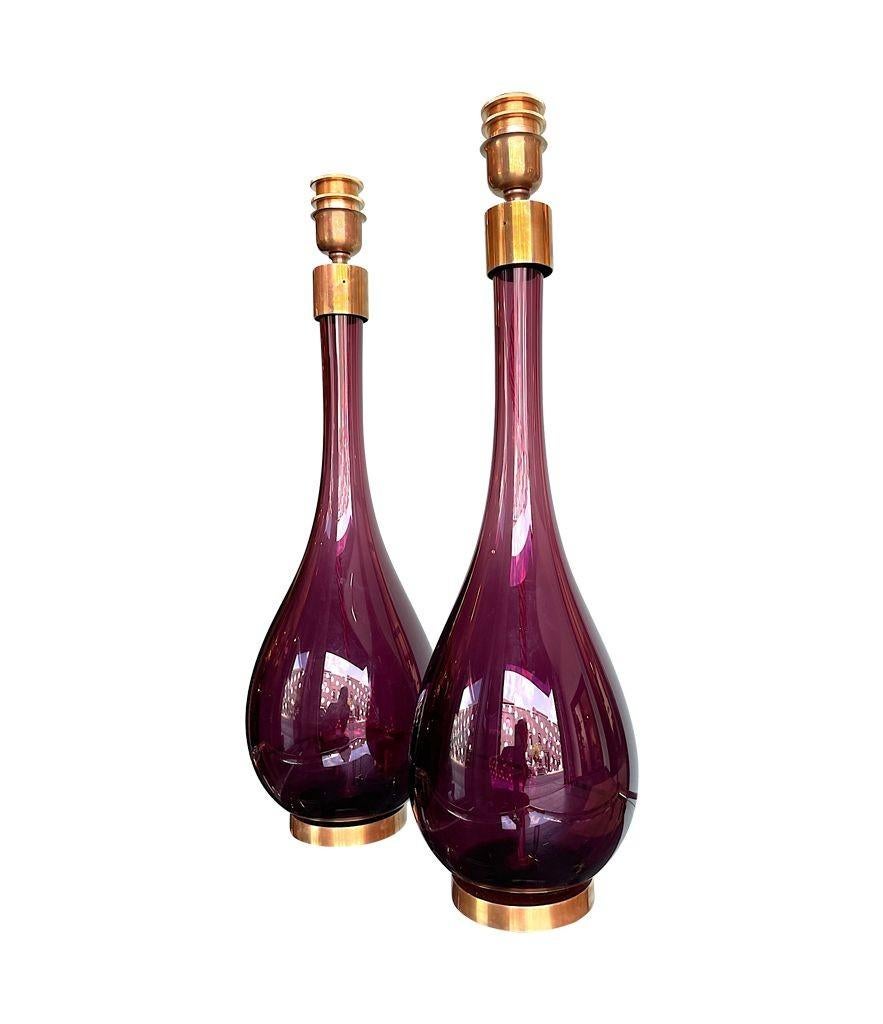 A pair of Italian large purple Murano glass and brass teardrop shaped lamps For Sale 4