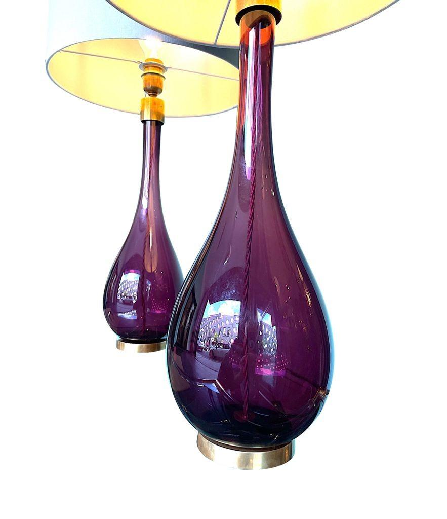A pair of Italian large purple Murano glass and brass teardrop shaped lamps For Sale 5