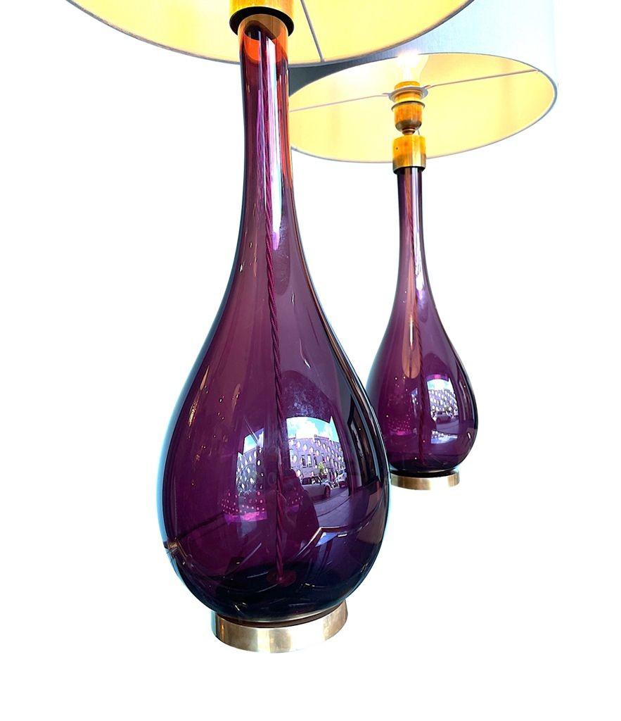A pair of Italian large purple Murano glass and brass teardrop shaped lamps For Sale 7