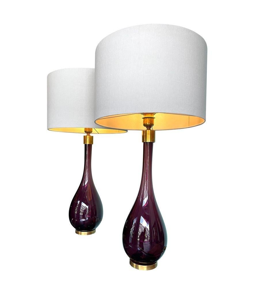 European A pair of Italian large purple Murano glass and brass teardrop shaped lamps For Sale