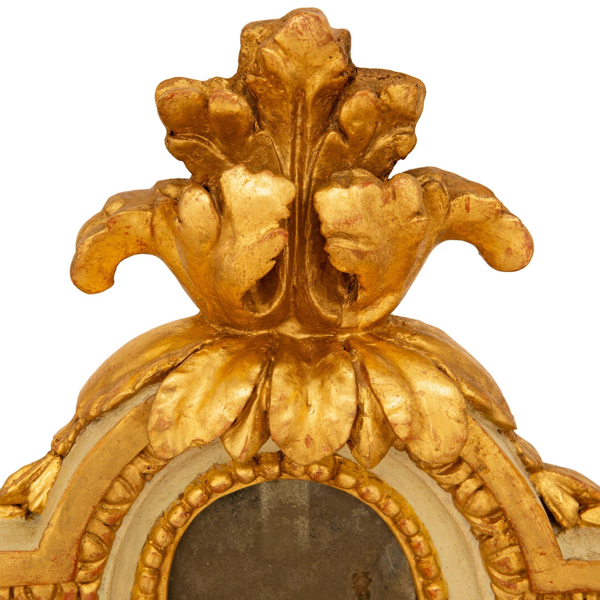Paire d'appliques à miroir en bois doré de style baroque italien de la fin du XIXe siècle Bon état - En vente à West Palm Beach, FL