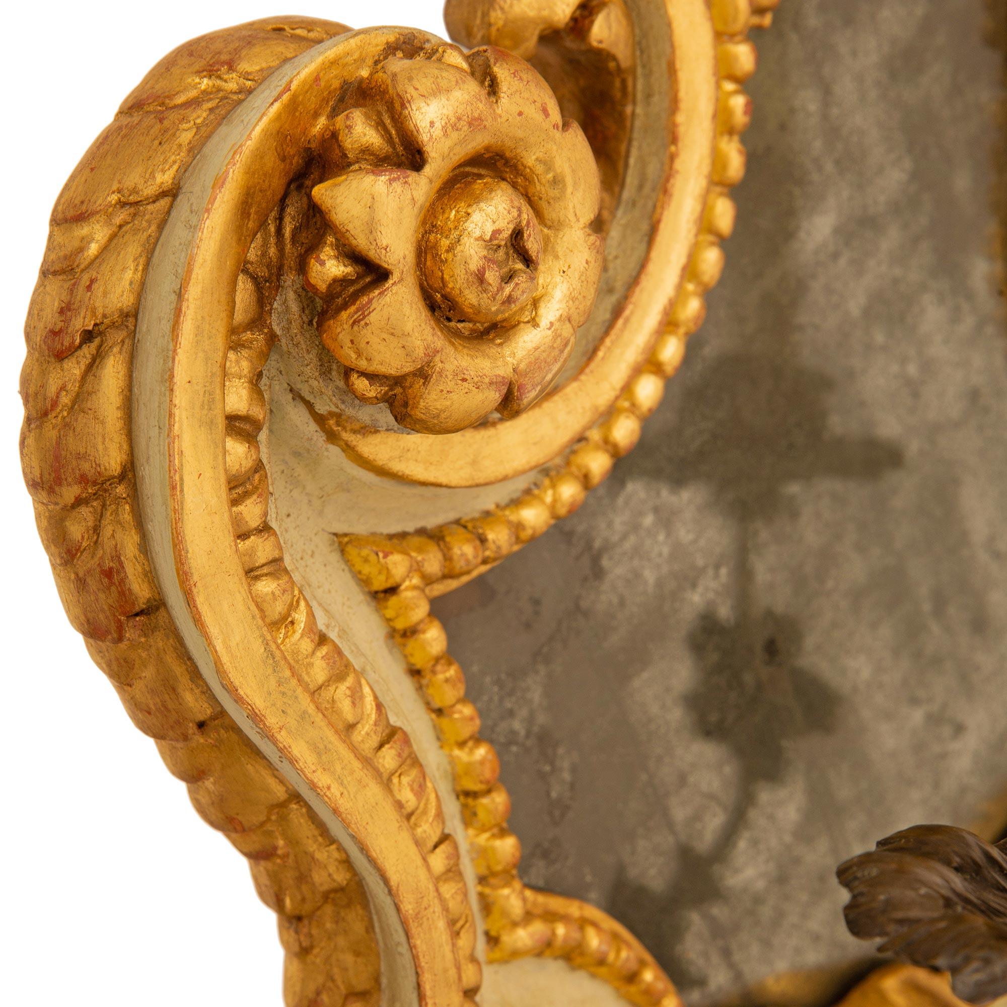 Métal Paire d'appliques à miroir en bois doré de style baroque italien de la fin du XIXe siècle en vente