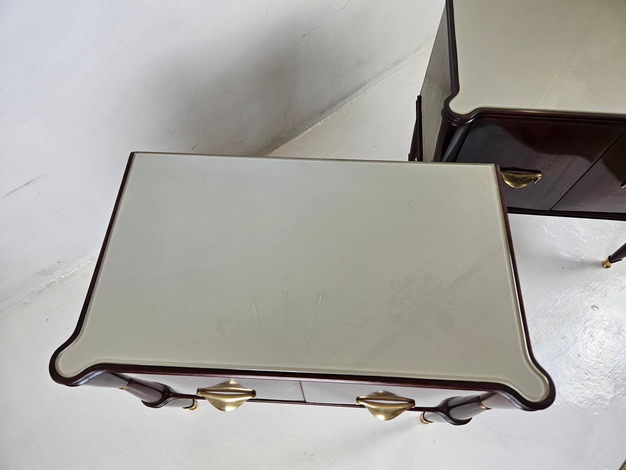 Paire de tables de nuit italiennes du milieu du siècle dernier en vente 1