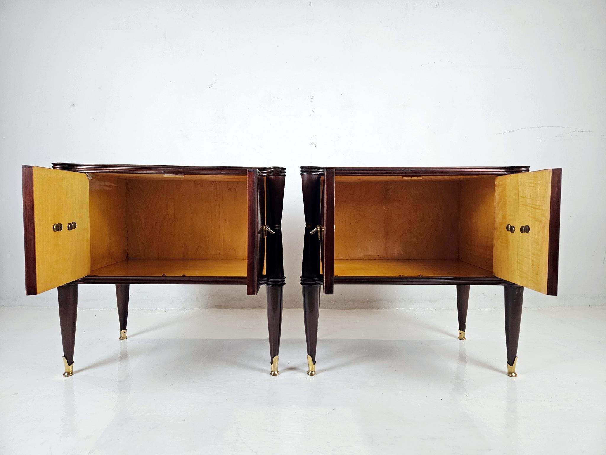 Paire de tables de nuit italiennes du milieu du siècle dernier en vente 2