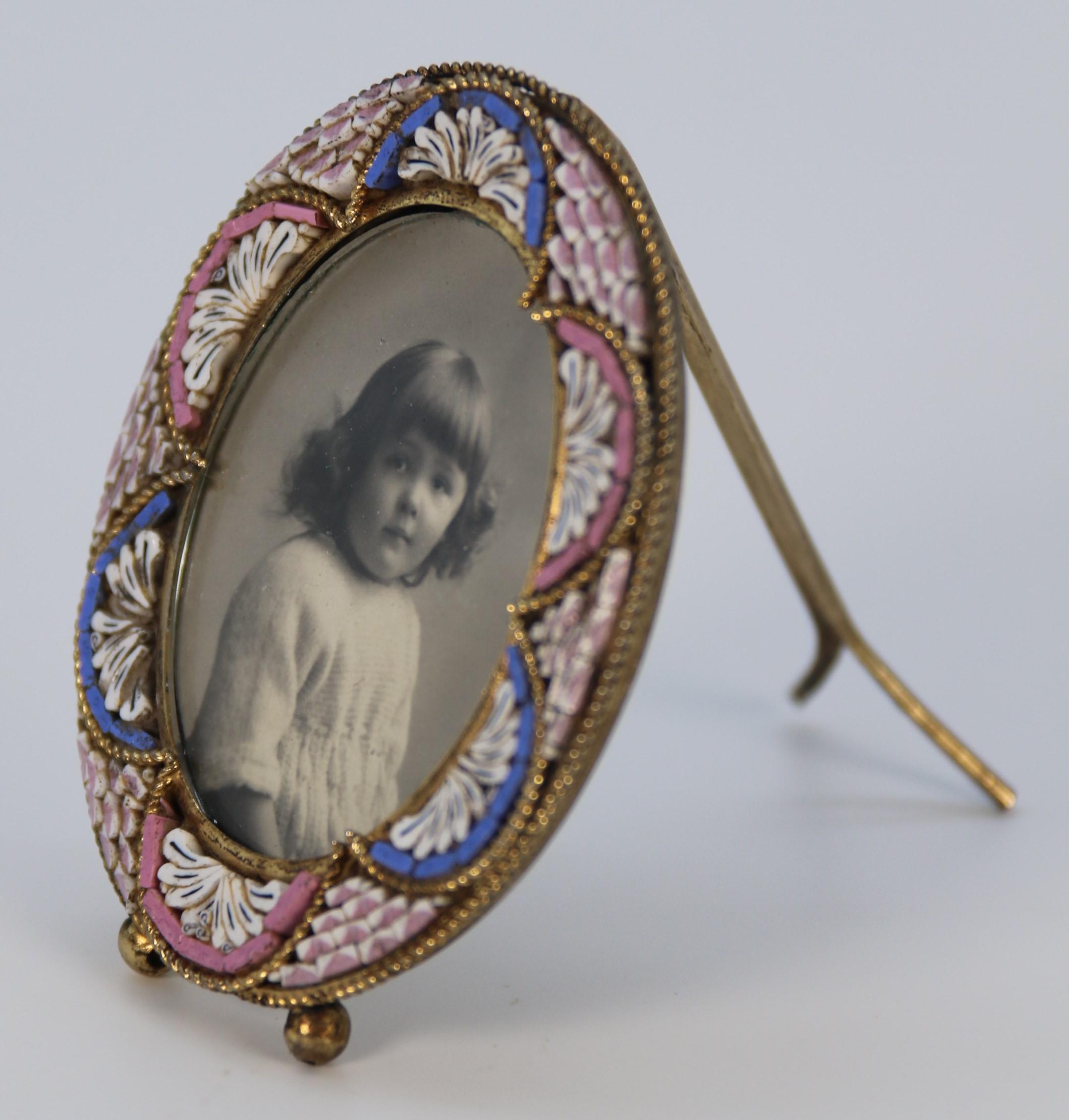 Un par de marcos de fotos italianos en miniatura de micromosaico hacia 1920 en venta 4