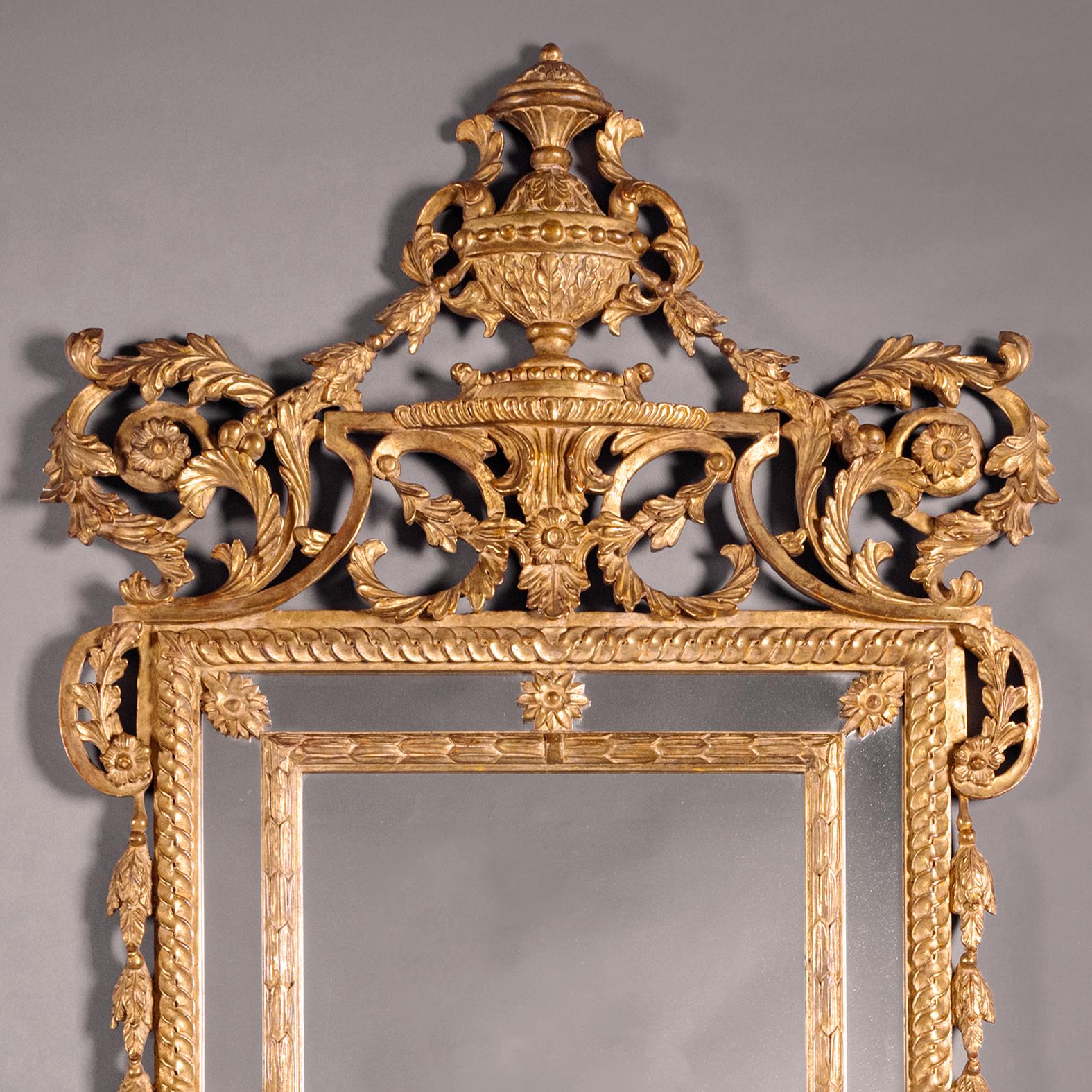 Neoclassico Coppia di specchi da molo in legno dorato neoclassico italiano in vendita