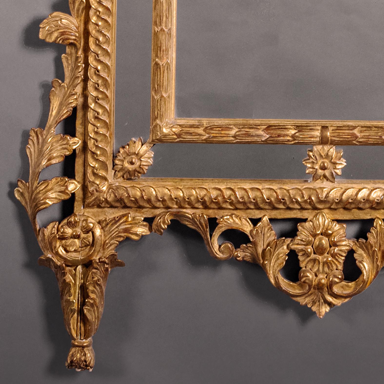 Intagliato Coppia di specchi da molo in legno dorato neoclassico italiano in vendita