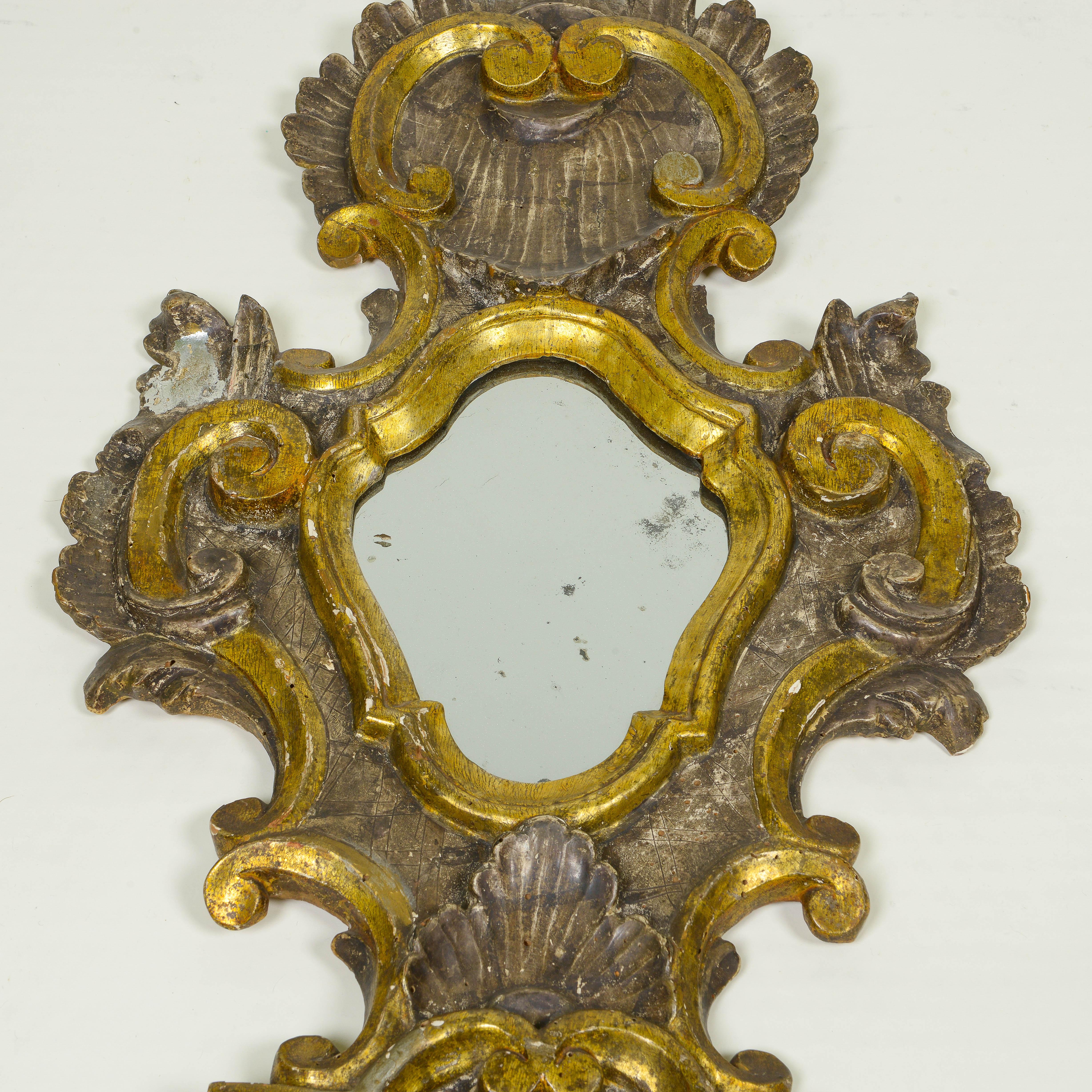 A Pair of Italian Painted and Parcel Gilt Girandoles In Good Condition For Sale In New York, NY