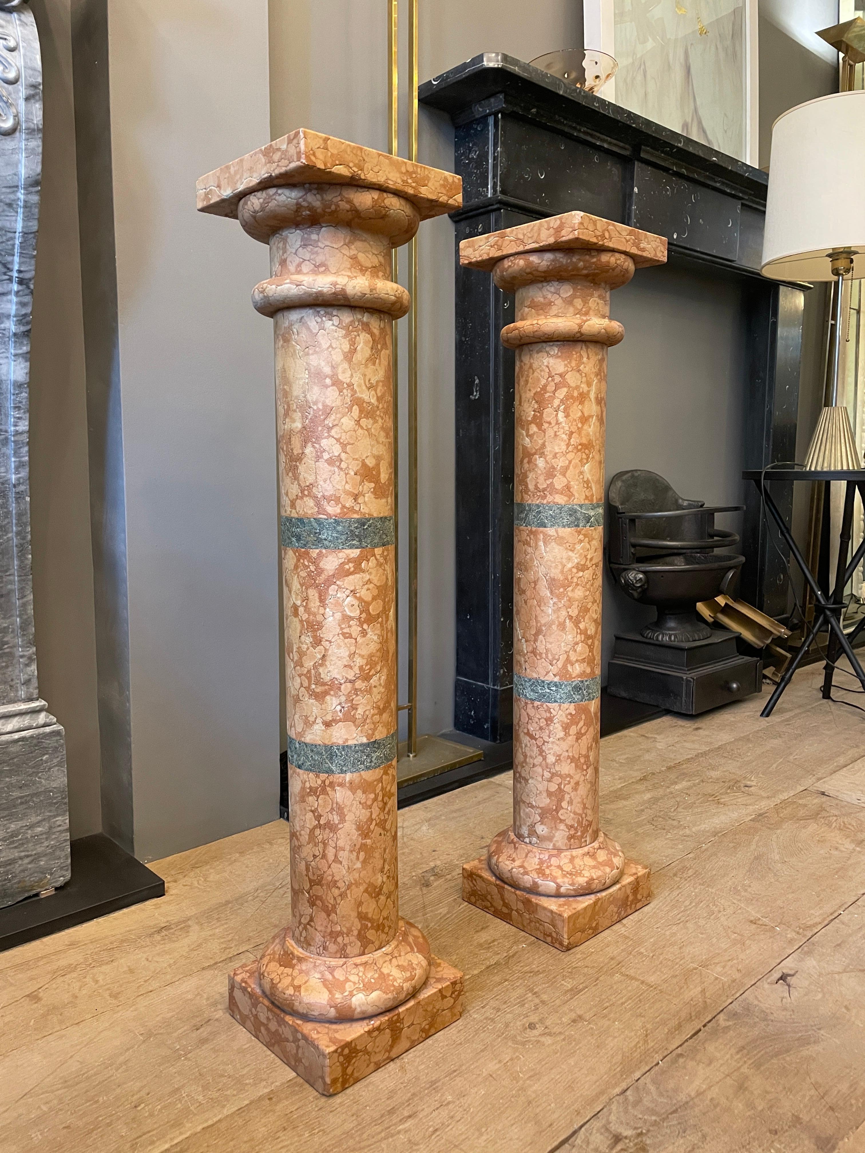 Paire de piédestaux italiens en marbre Rossa Verona en vente 2