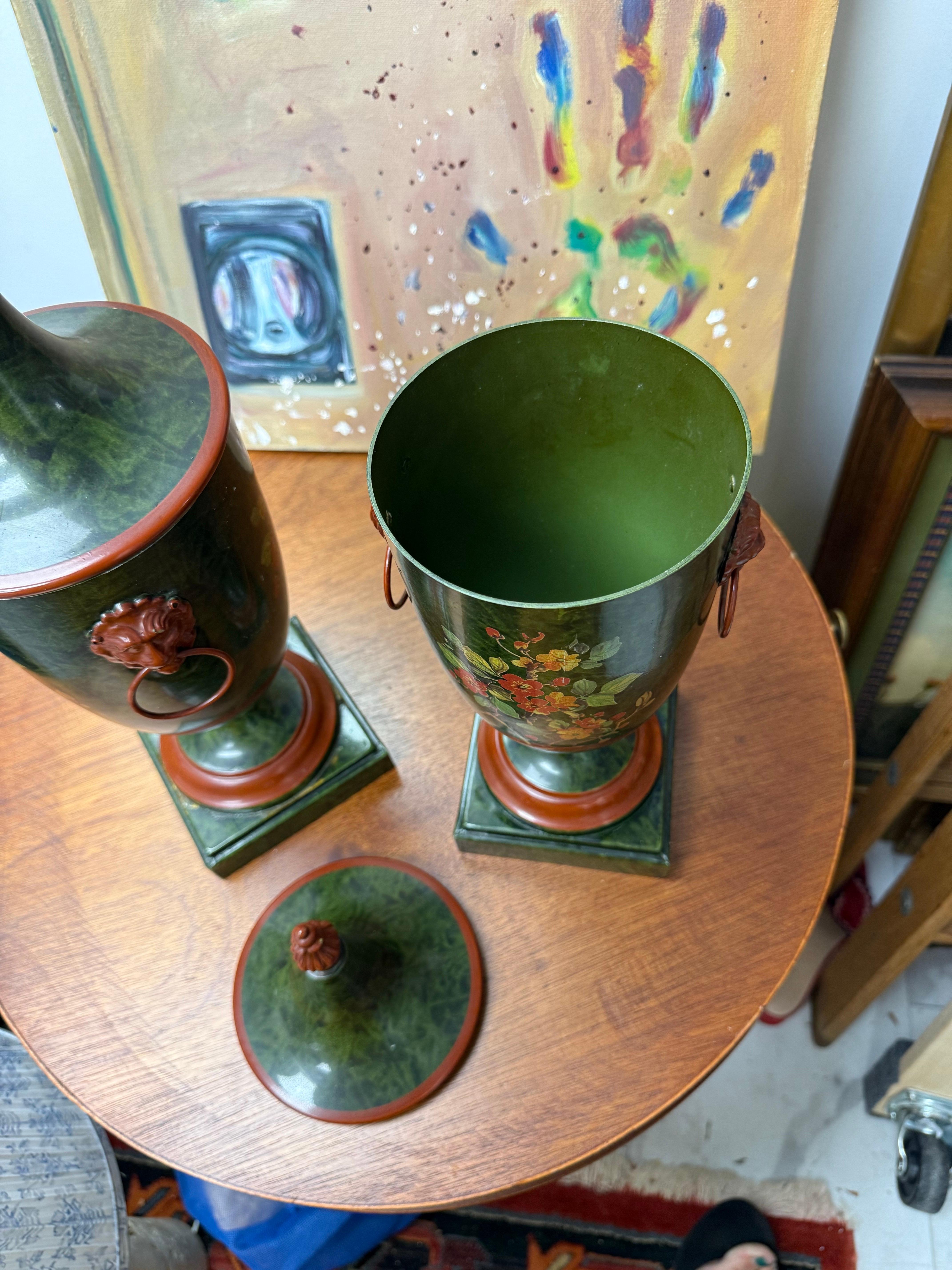 A Pair of Italian Regency Tole-Peinte Chestnut Urns For Sale 9