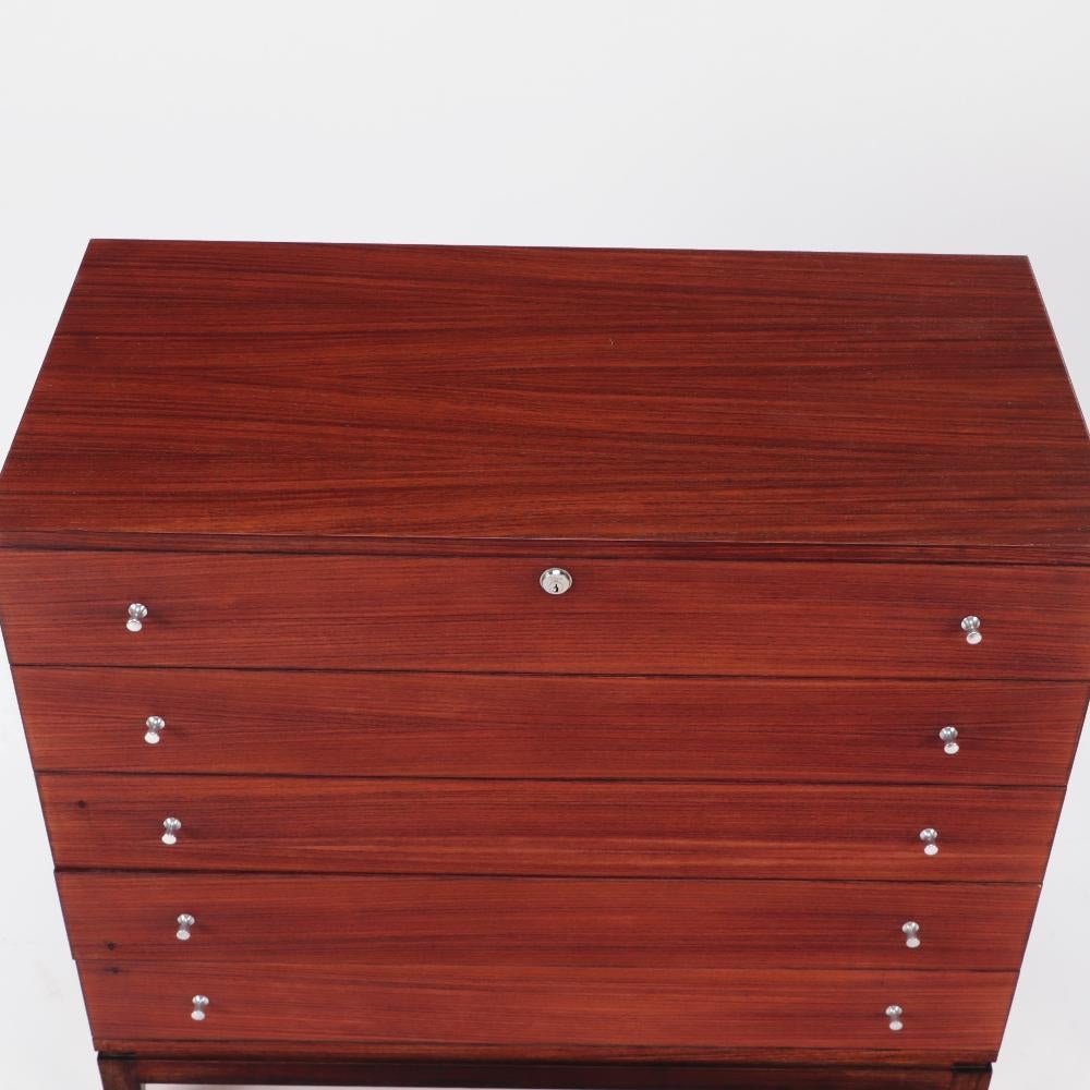 Mid-20th Century A Pair of  Italian rosewood chests of drawers by Ico Parisi for Mim. For Sale