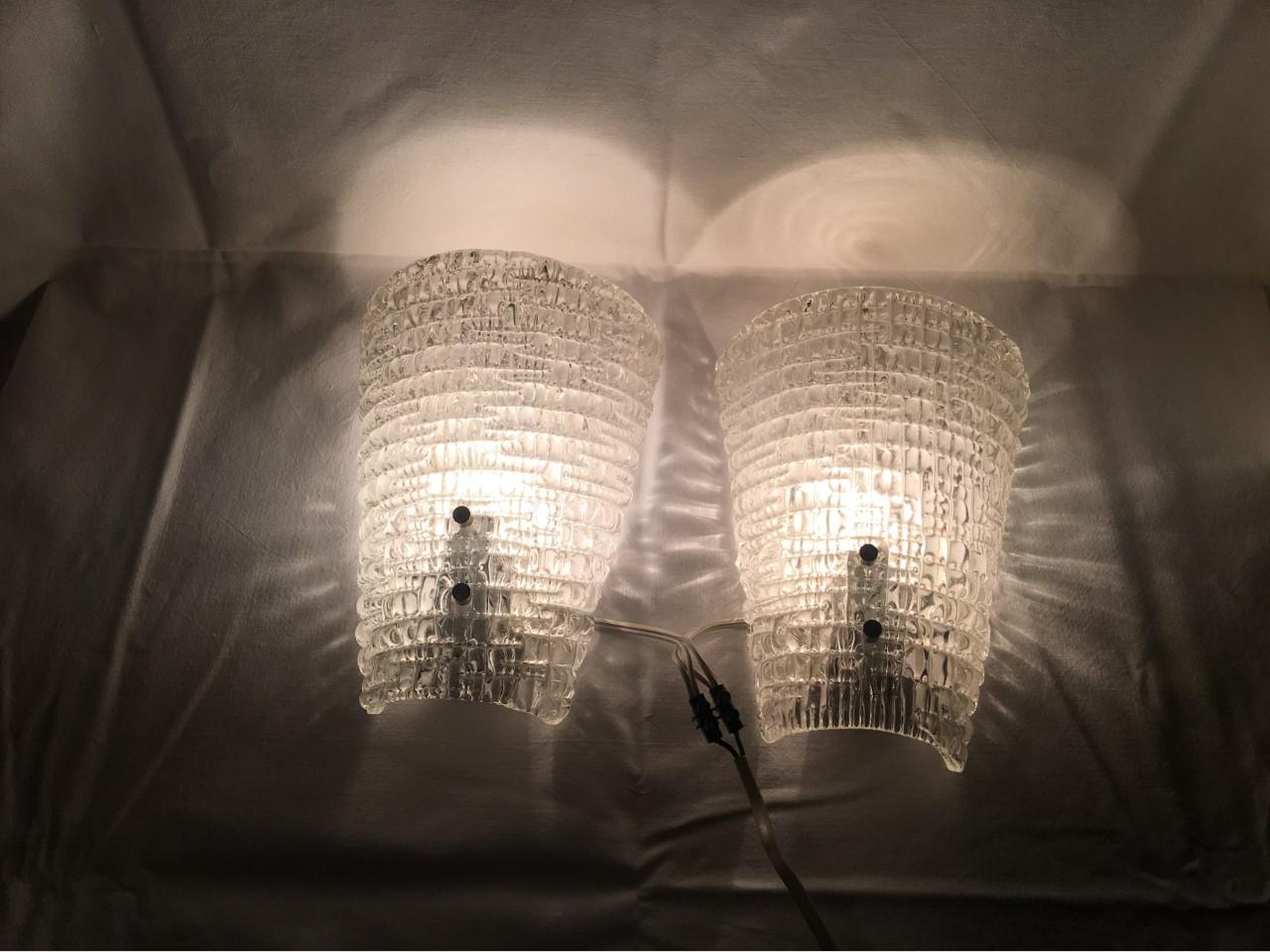 Pair of Italian Structured Ice Glass Sconces, 1960s In Good Condition In Frisco, TX